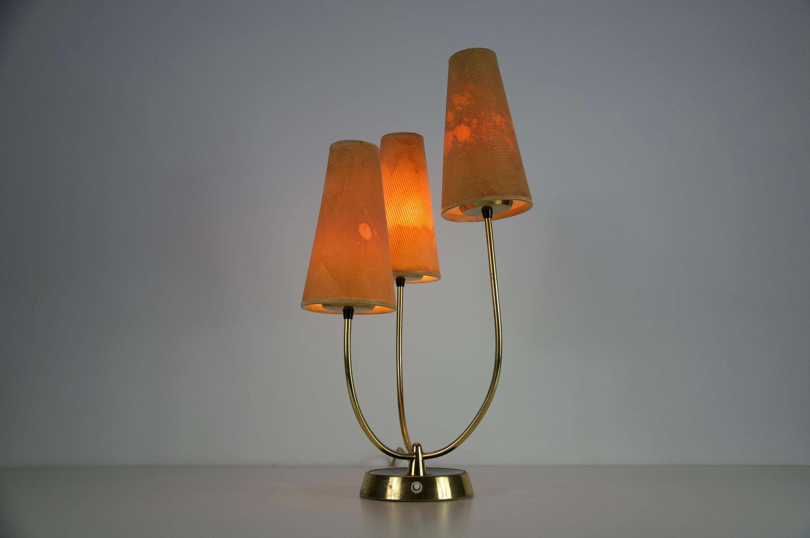 photo vinterior Midcentury Brass And Fabric Shade Table Lamp By Rupert Nikoll, 1960s