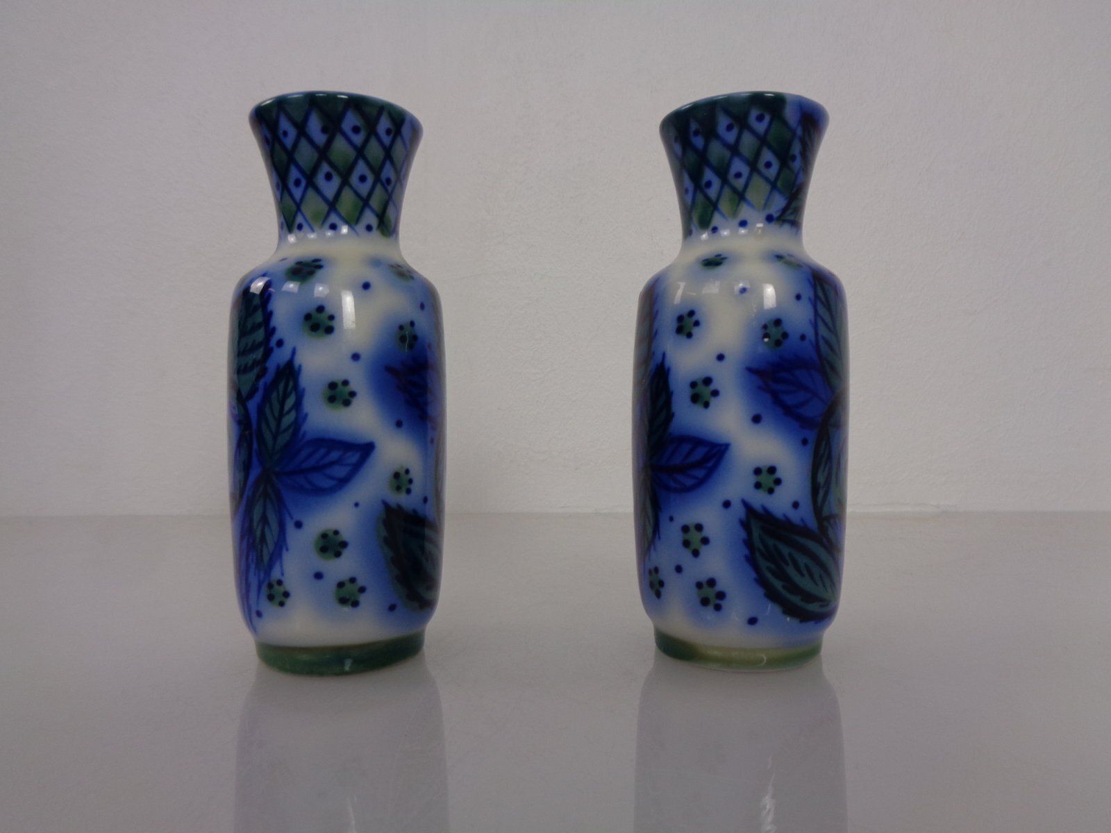 Cobalt Blue Porcelain Vases From Lomonosov, St. Petersburg, Russia, 1960s, Set Of 2 photo vinterior