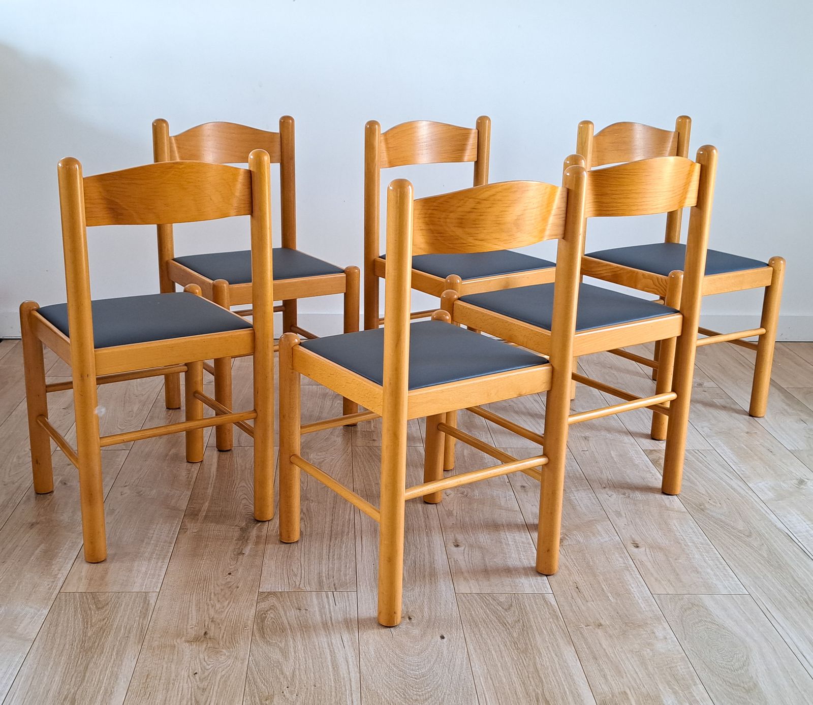 Mid Century Retro Vico Magistretti Style Italian Dining Chairs photo 320.0