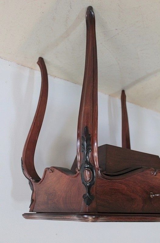 photo furniture Nineteenth Rosewood Worker