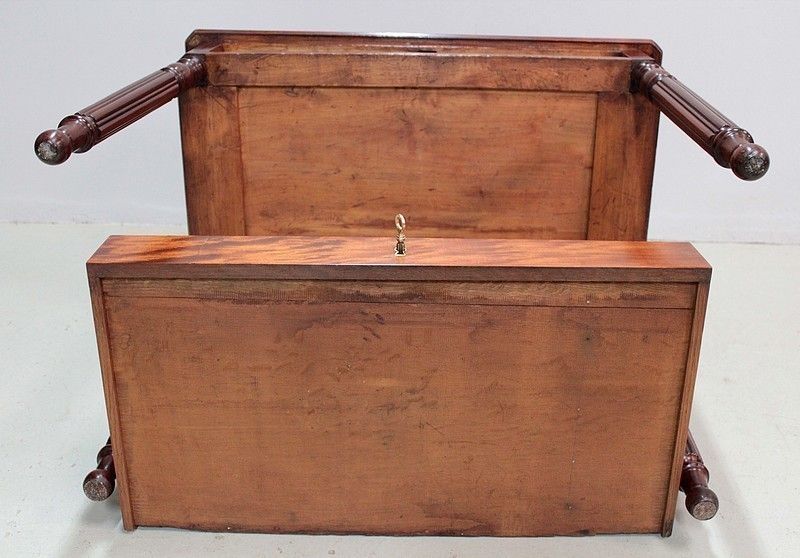 photo vintage Office Of Lady In Gradin Mahogany 19th