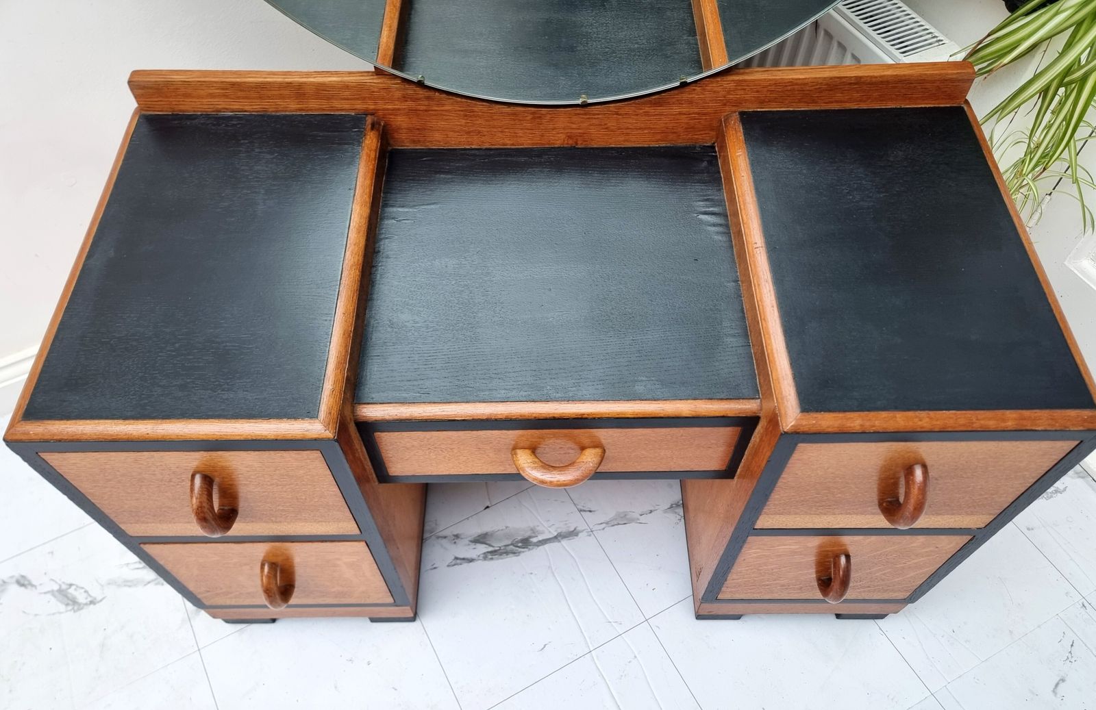 photo furniture Art Deco Golden Oak / Black Kneehole Dressing Table With Glasstop 1930s