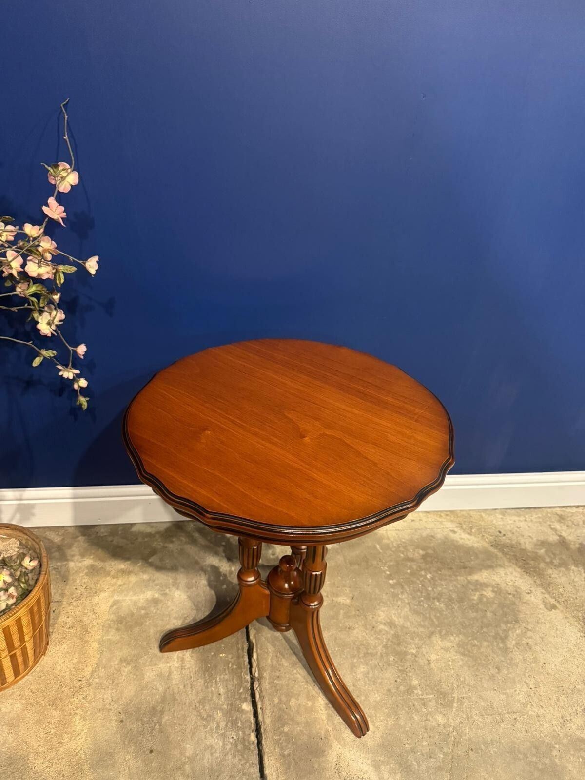 Vintage Walnut Side Table Lamp End Wine Pedestal Occasional Round Classic ( A ). photo Furniture
