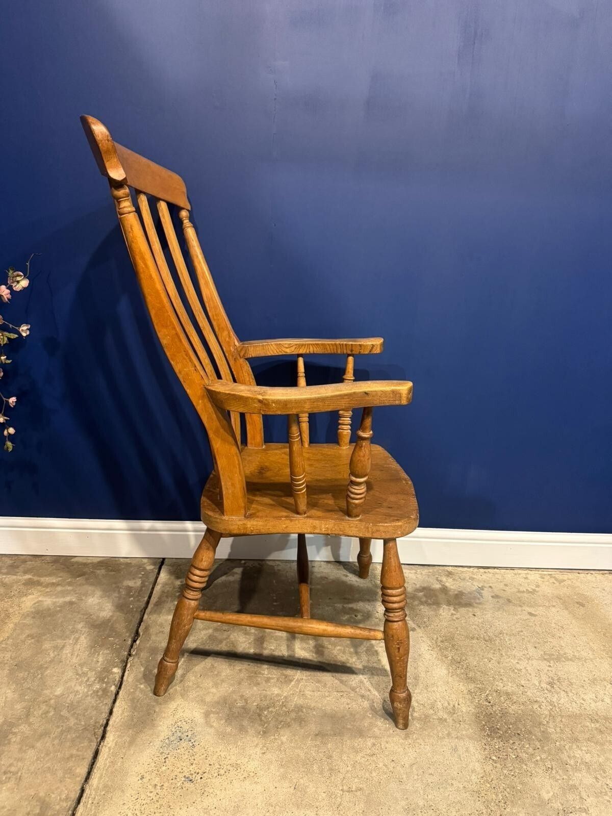 photo vintage Antique Elm Armchaihair Farmhouse Rustic Kitchen Dining Chair Victorian Bedroom.