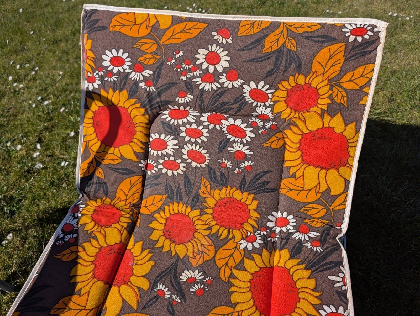 Vintage Retro Flower Power Sun Lounger & Chair Set Orange Floral Print 1970s. photo vinterior
