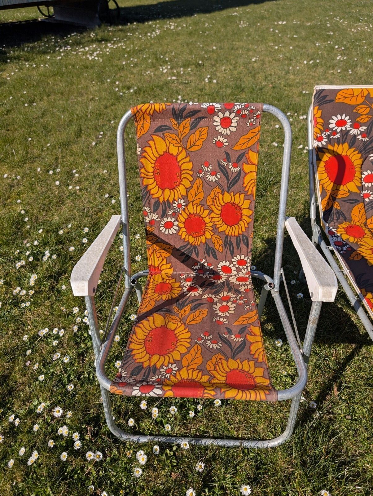 photo furniture Vintage Retro Flower Power Sun Lounger & Chair Set Orange Floral Print 1970s.