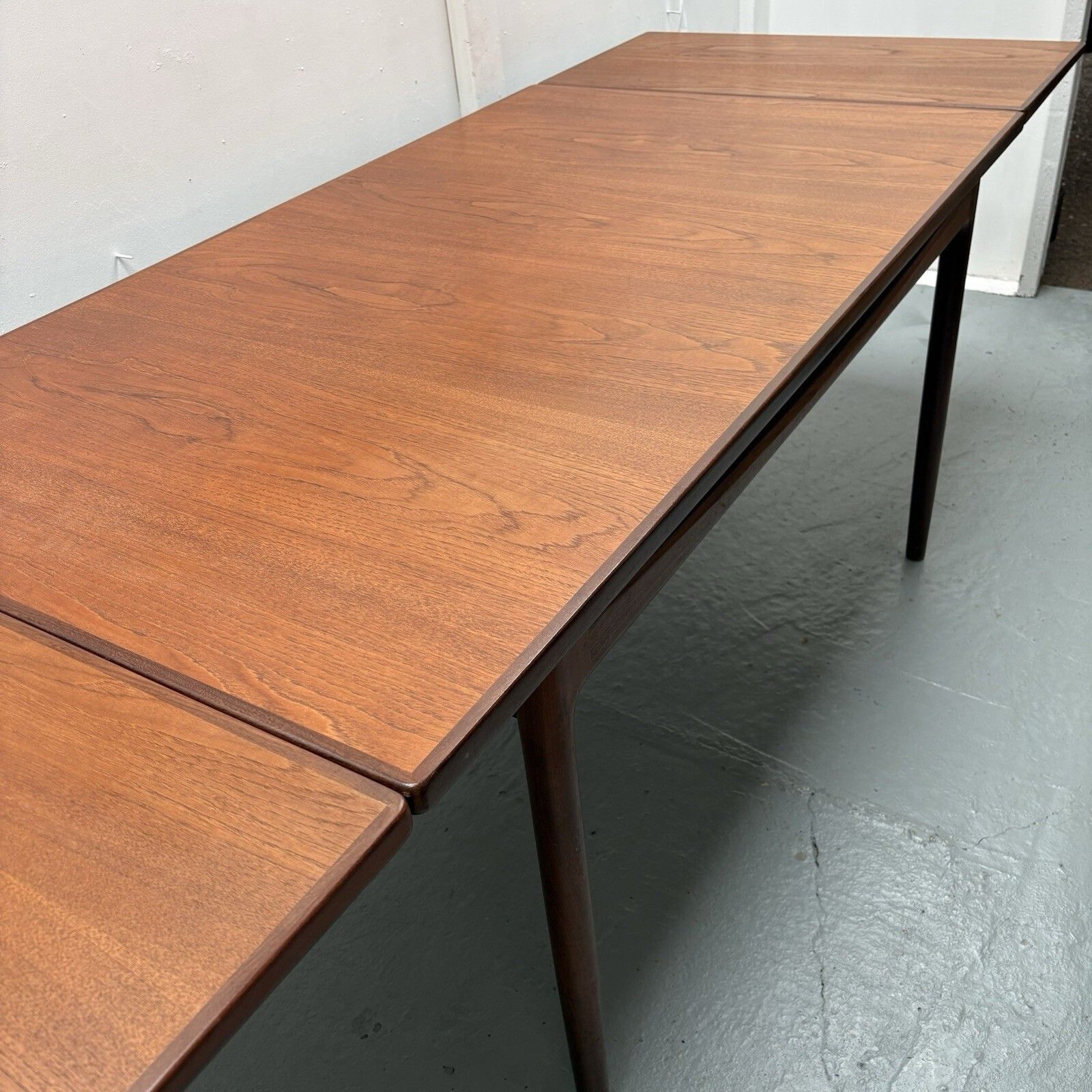 photo vintage Iconic Ib Kofod Larsen G Plan Teak Extending Dining Table Seats Up To 12