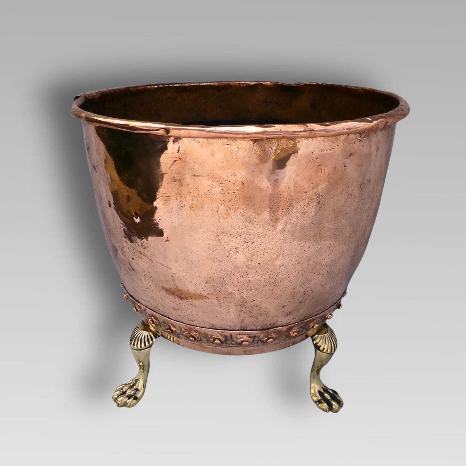 Exceptional Antique 19th Century Copper Riveted Brass Claw Feet Log Bucket, Coal photo vinterior