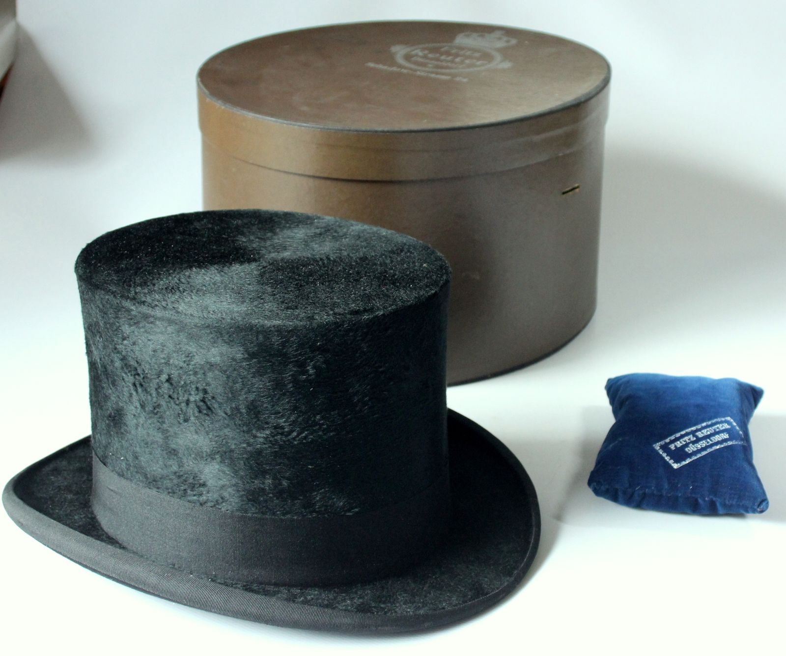 1910s Antique Black Top Hat By Fritz Reuter/Düsseldorf/Germany   Supplier To The Royal House In Germany