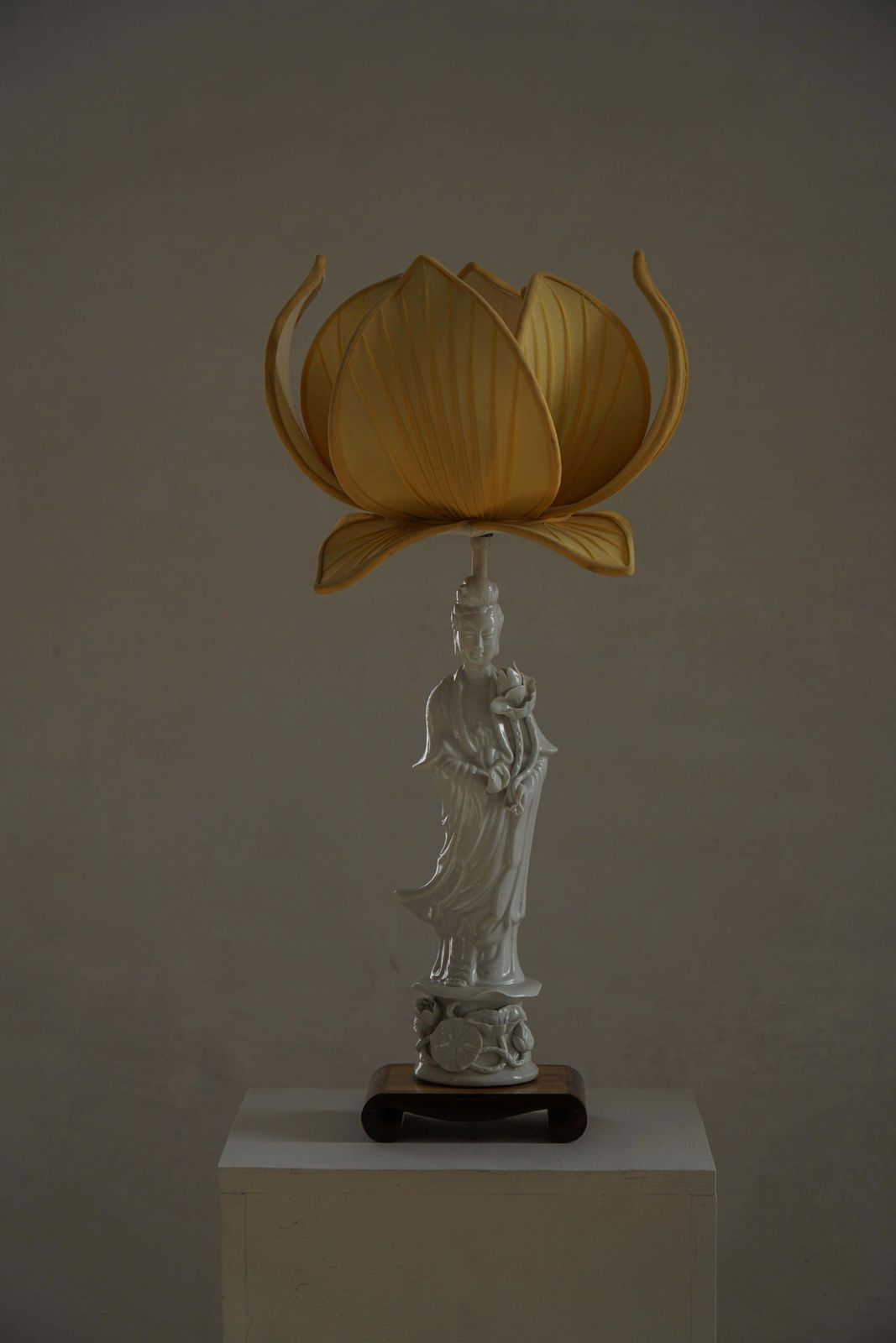 Chinese Porcelain Vintage Table Lamp With Yellow Floral Shade, Mid 20th Century photo for sale