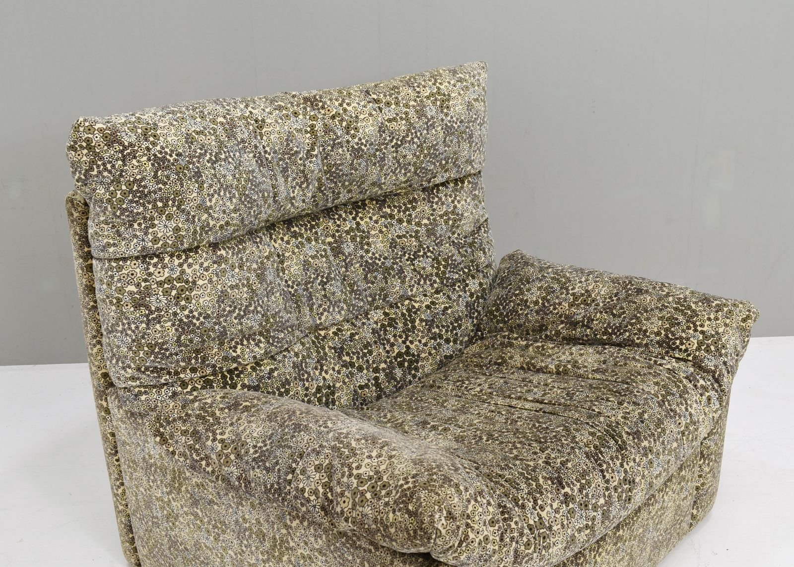 3193.0 Ligne Roset 'Dainthus' Lounge Chair By Michel Ducaroy 'Liberty Of London' Fabric photo