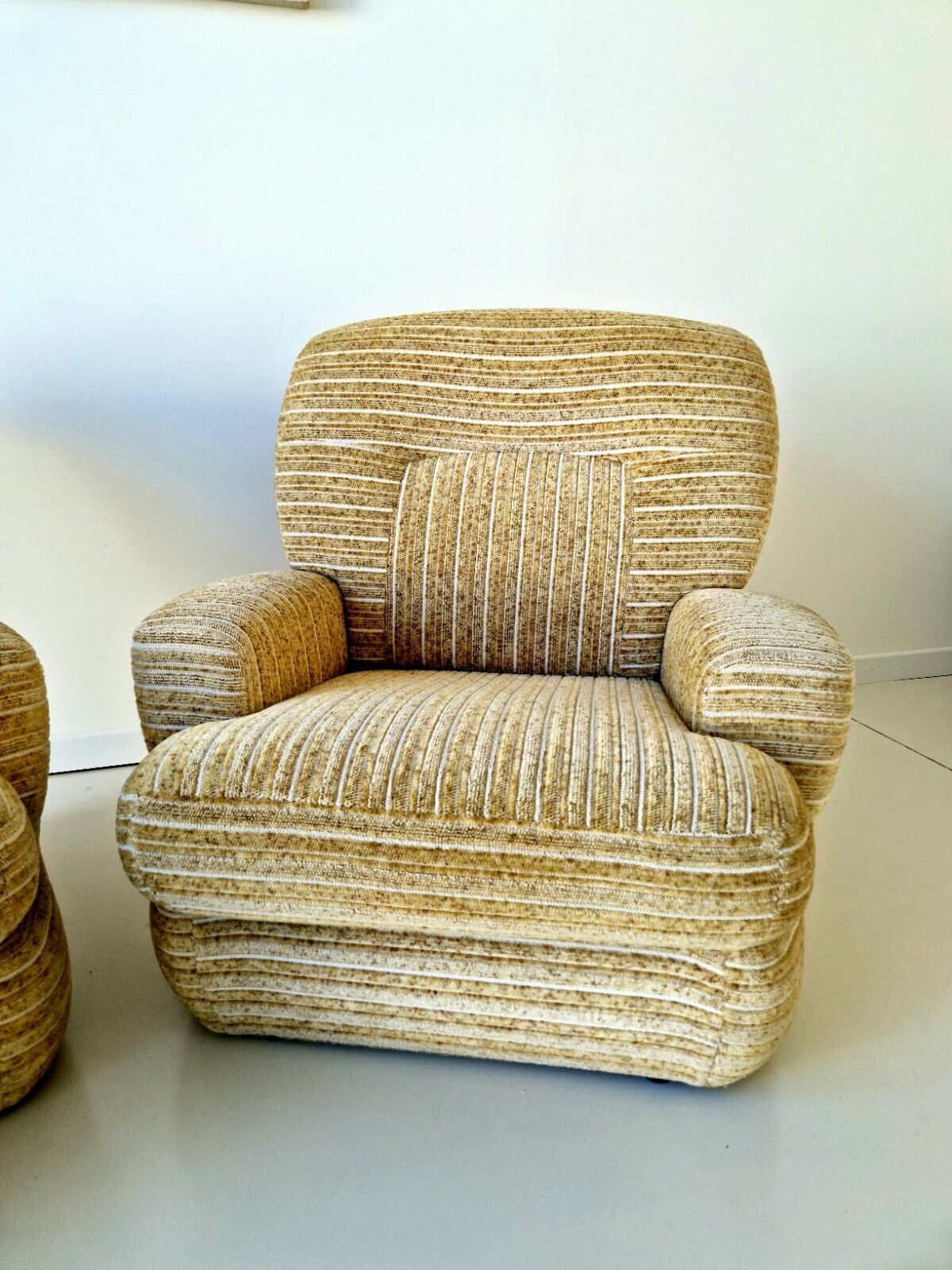 Pair Of Post Modern Italian Club Armchairs 1970s Saporiti photo vinterior