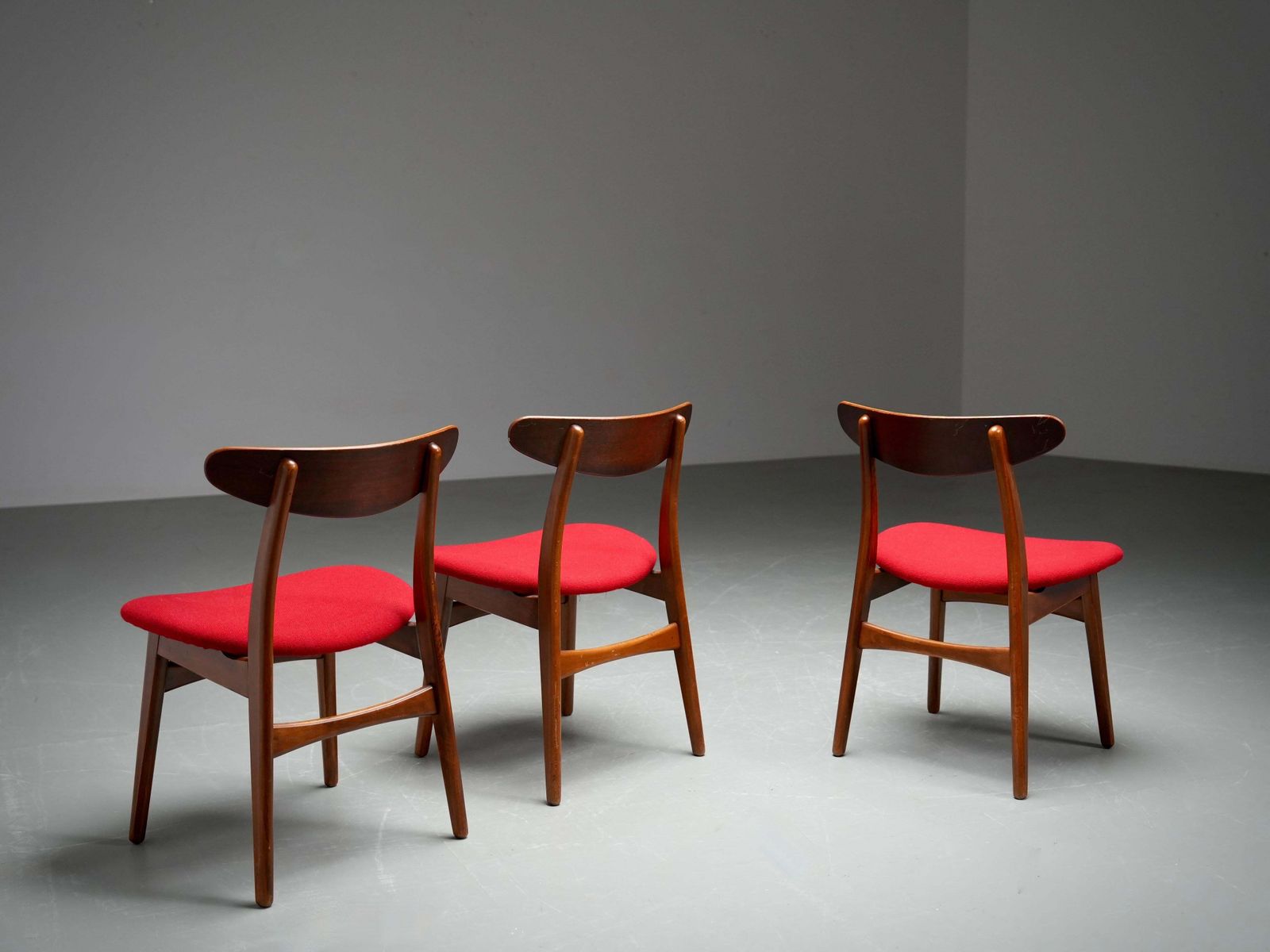 Set Van 3 Hans Wegner "Ch30" Stoelen, Denemarken, Jaren 1960 photo for sale