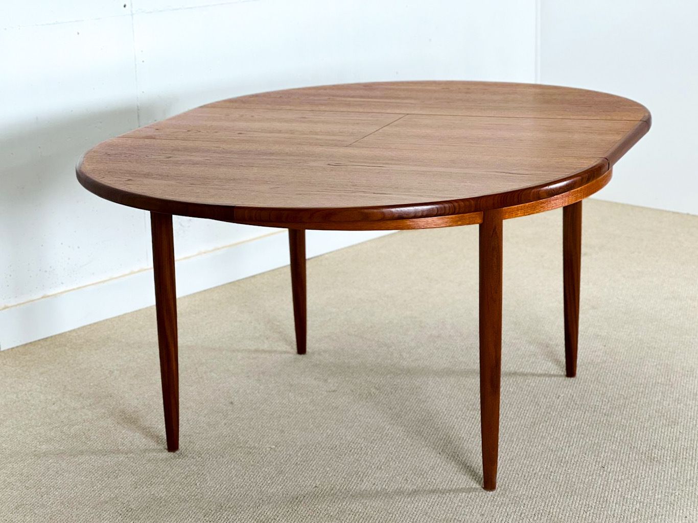Round Extending Dining Table By Gplan Fresco Collection 1960. photo vintage