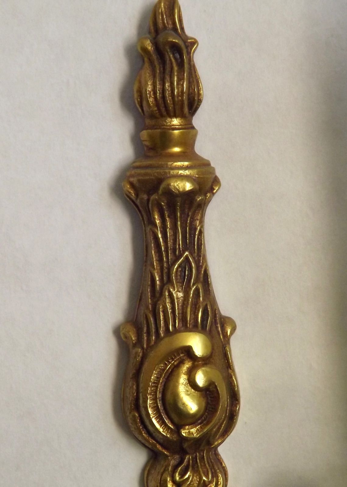 photo for sale Paire d'appliques doubles de style traditionnel français en bronze, mid-century