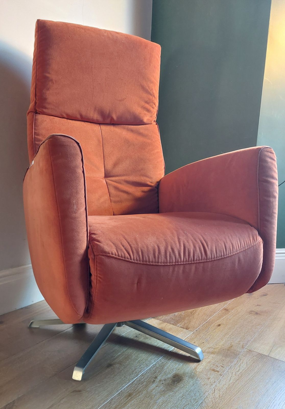 Leggett And Platt Designer Reclining Massage Chair photo 1000.0
