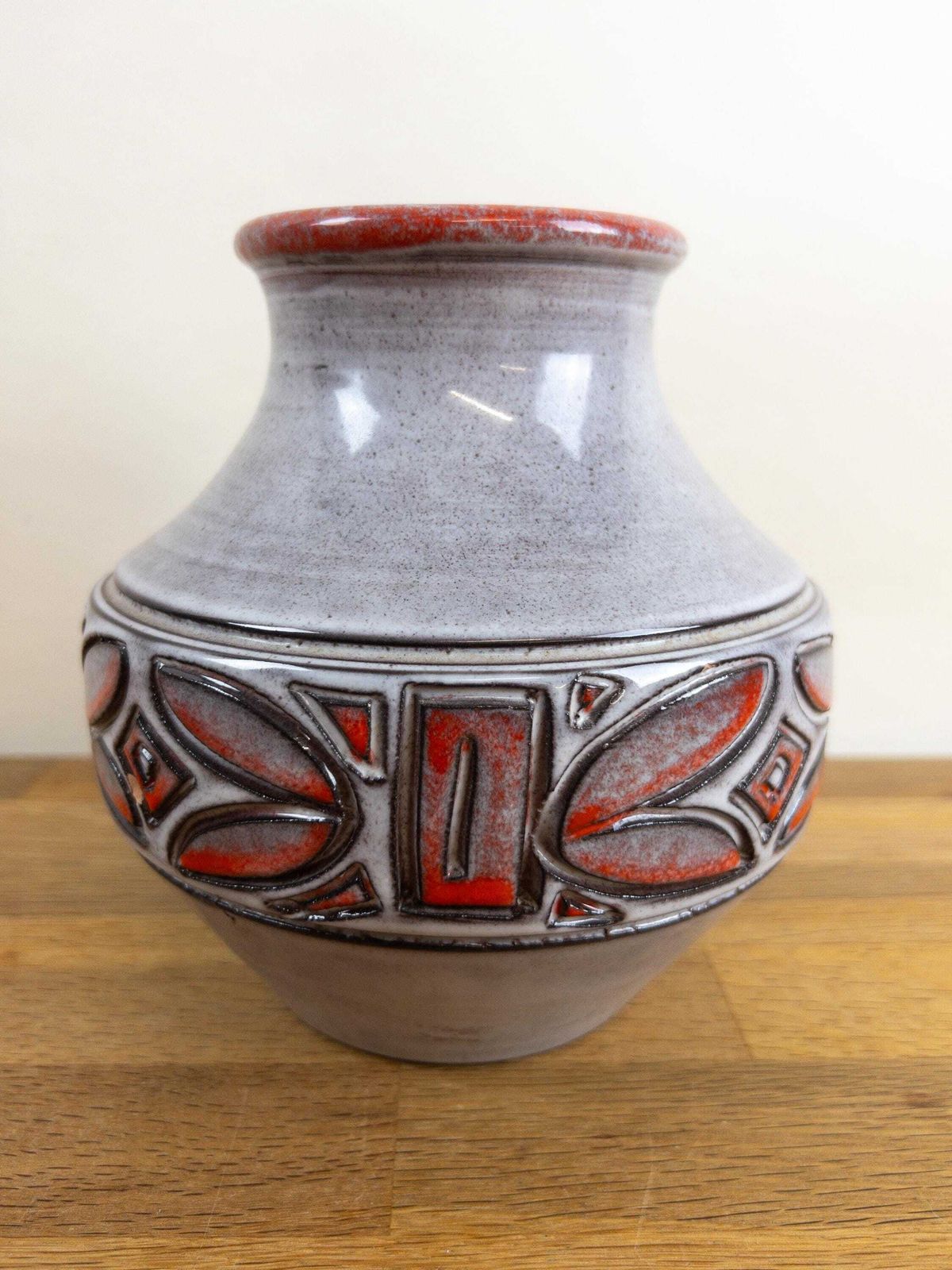 photo vintage Alvino Bagni Vase: Mid Century Italian Ceramic With Red Graphic Pattern