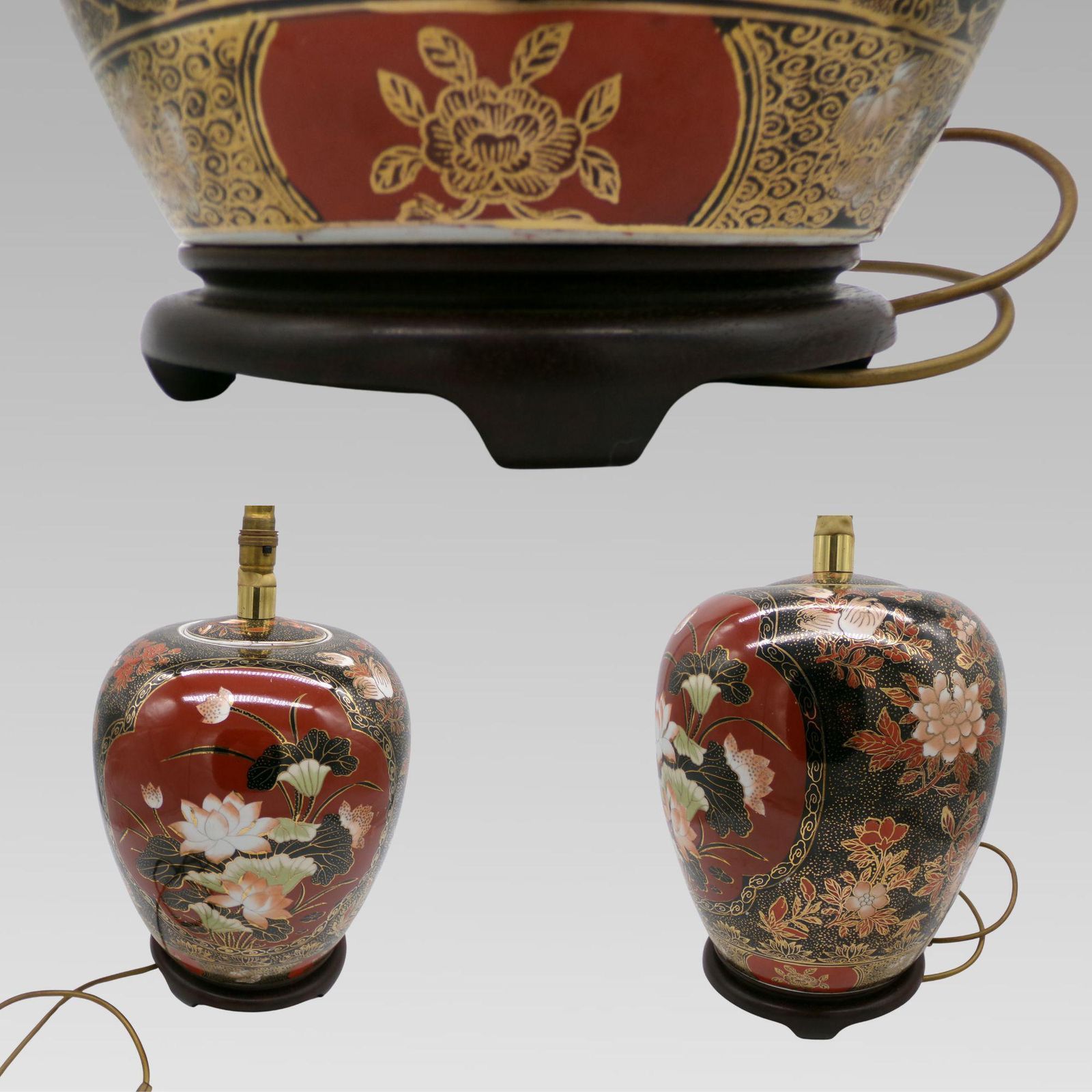 Large Red Floral Vintage Chinese Oriental Satsuma Style Bulbous Vase Table Lamp. photo Lighting