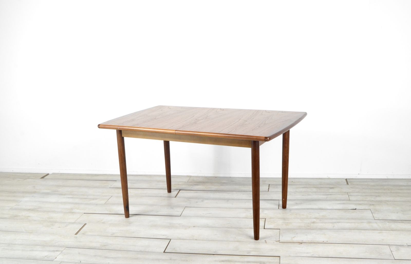 Fantastic Vintage Midcentury Meredew Extending Teak Table. Modern / Retro / Danish Style.