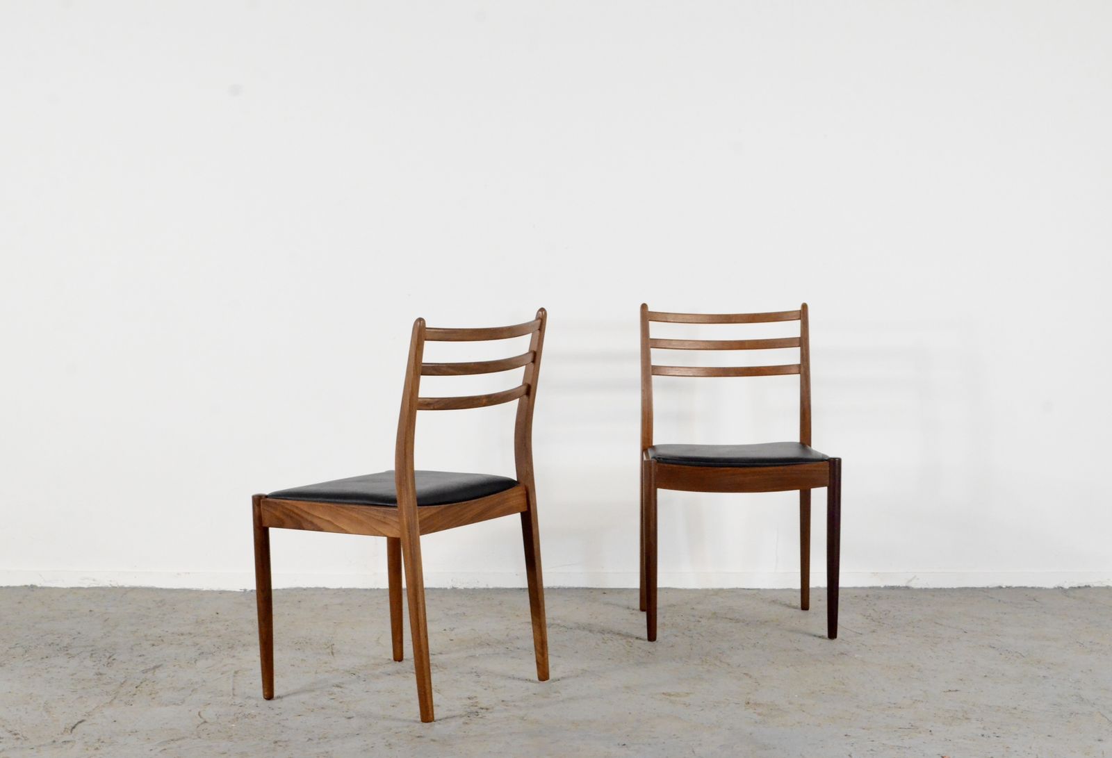 Set Of 4 Midcentury Teak And Leatherette Chairs By G Plan. Delivery. Vintage Modern / Danish Style. photo buy