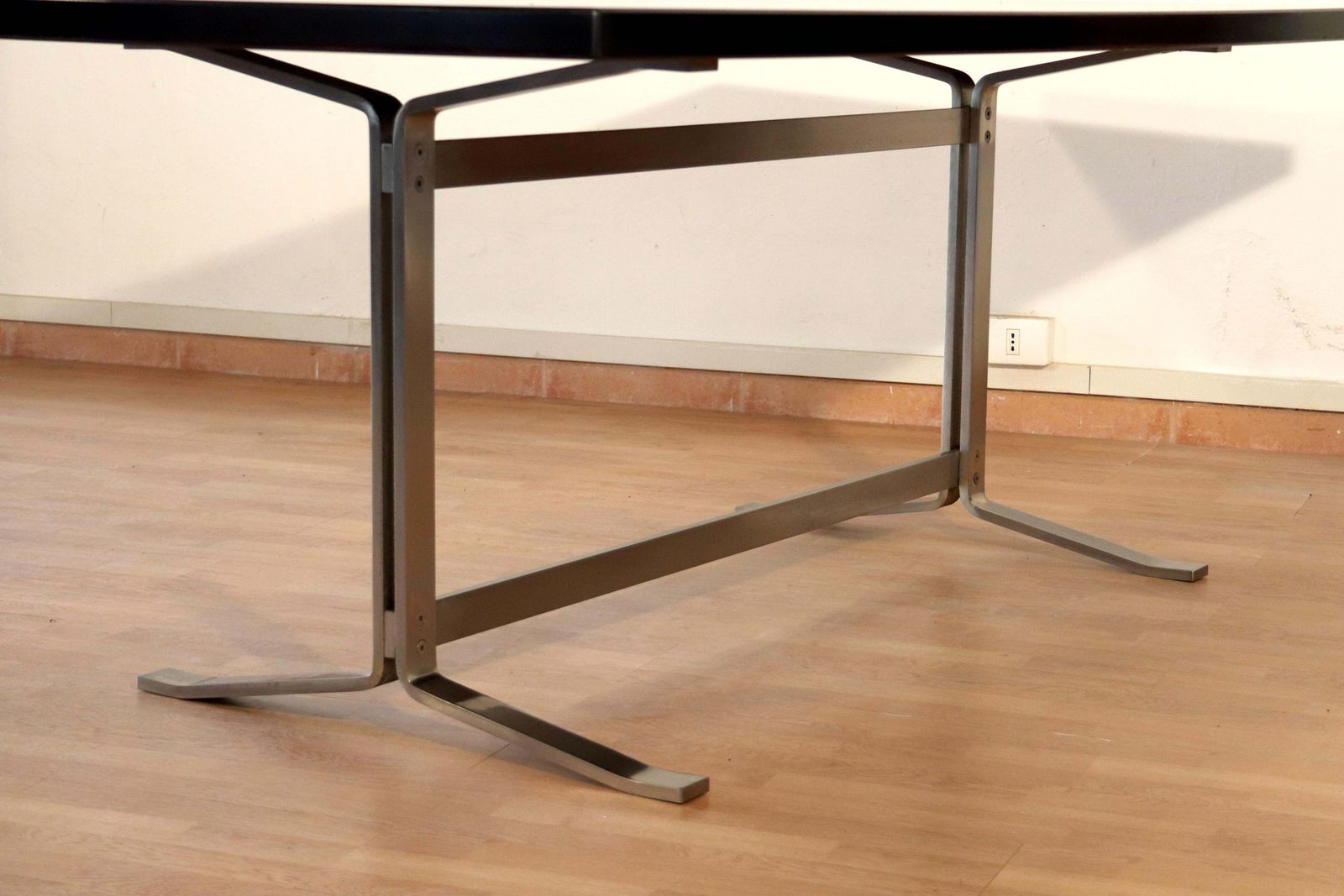 photo furniture Mid Century Formanova Table Rosewood Chromed Steel By Gianni Moscatelli, 1965.