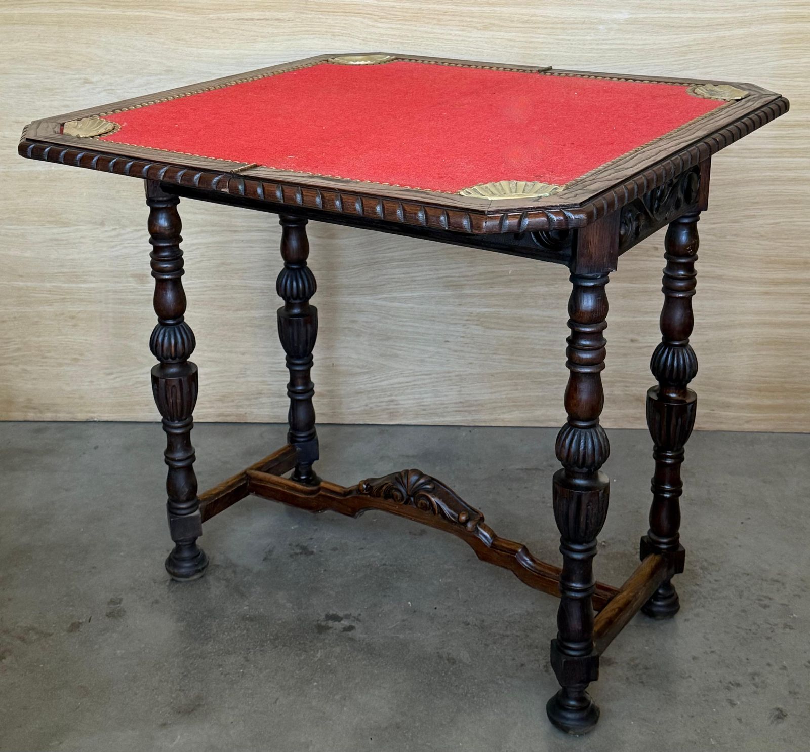 photo vinterior Table à jouer espagnole sculptée à la main, avec montures en bronze, XIXe siècle