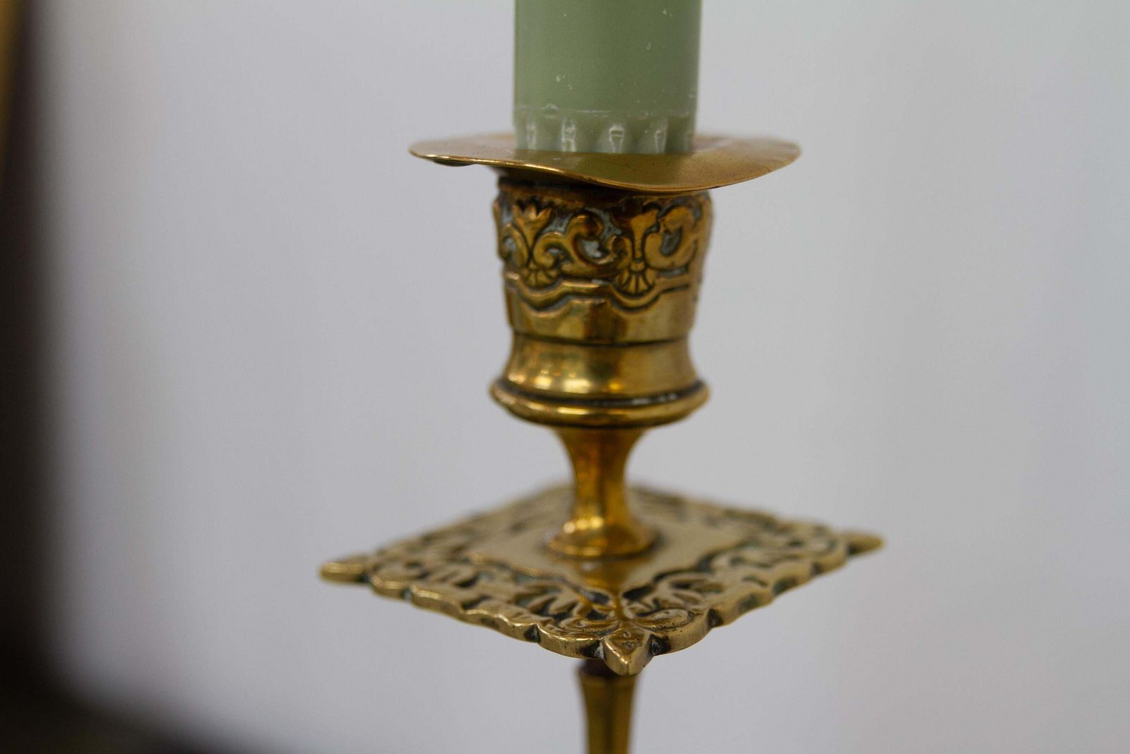 photo vinterior Antique English Brass Candlesticks. Set Of 2.