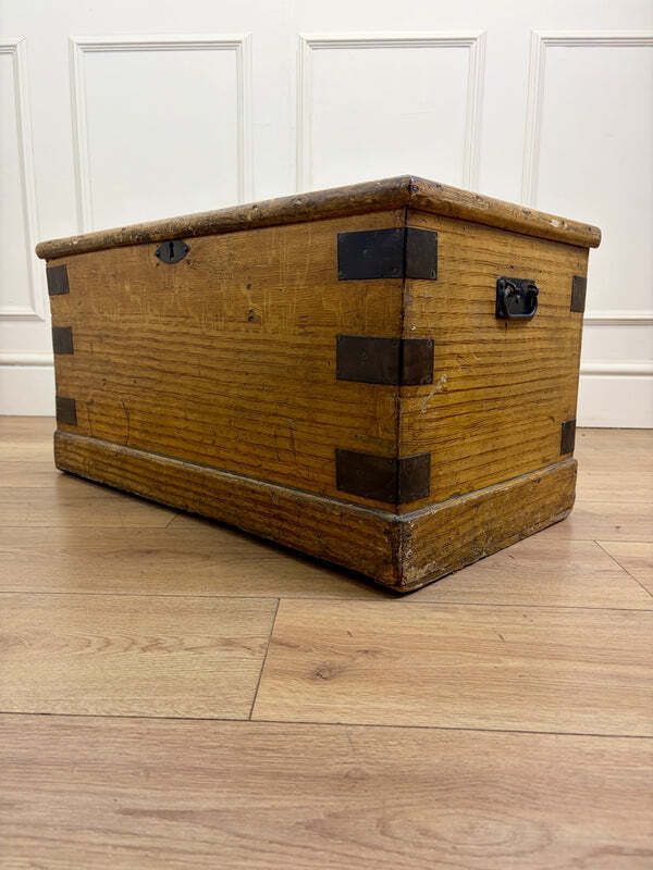 photo vinterior Antique Pine Storage Box Coffee Table