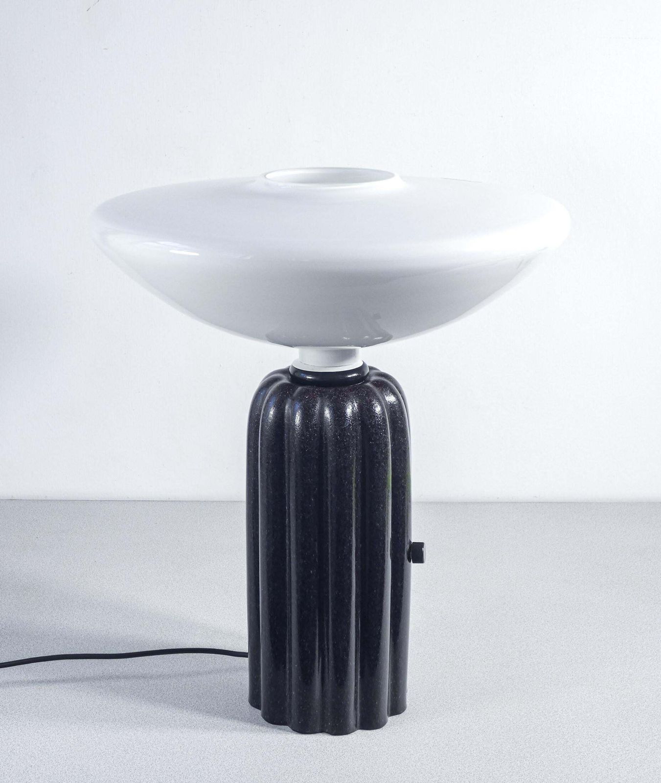 photo furniture Barovier & Toso Table Lamp Mod. 6605. Italy, 1993