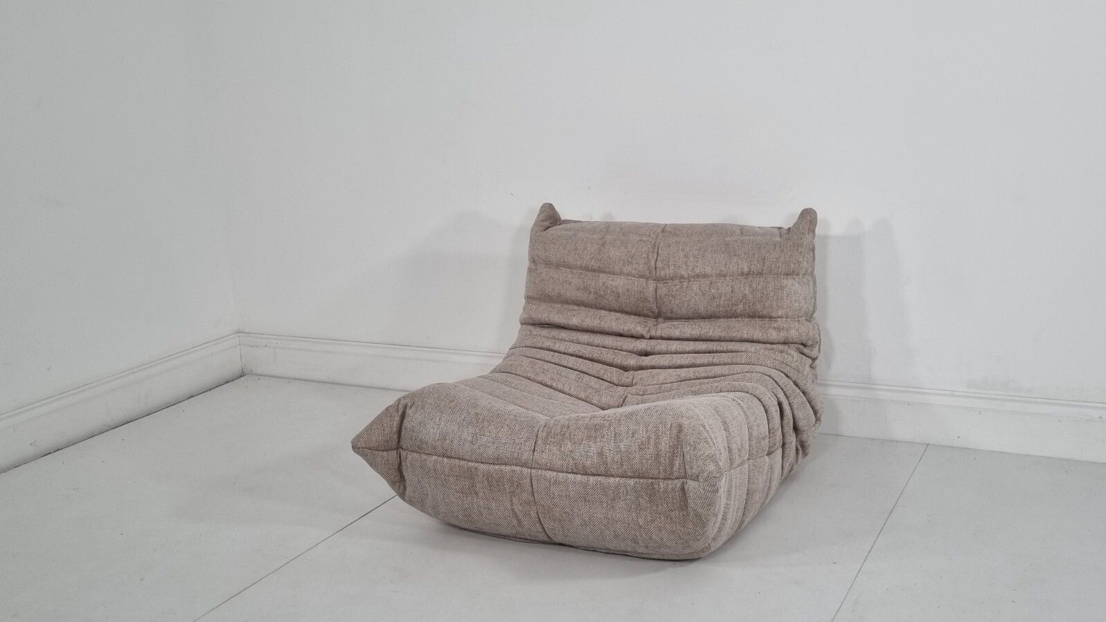 Ligne Roset Togo Chair In Cream/Honey Woven Fabric In Excellent Condition photo 1860.0