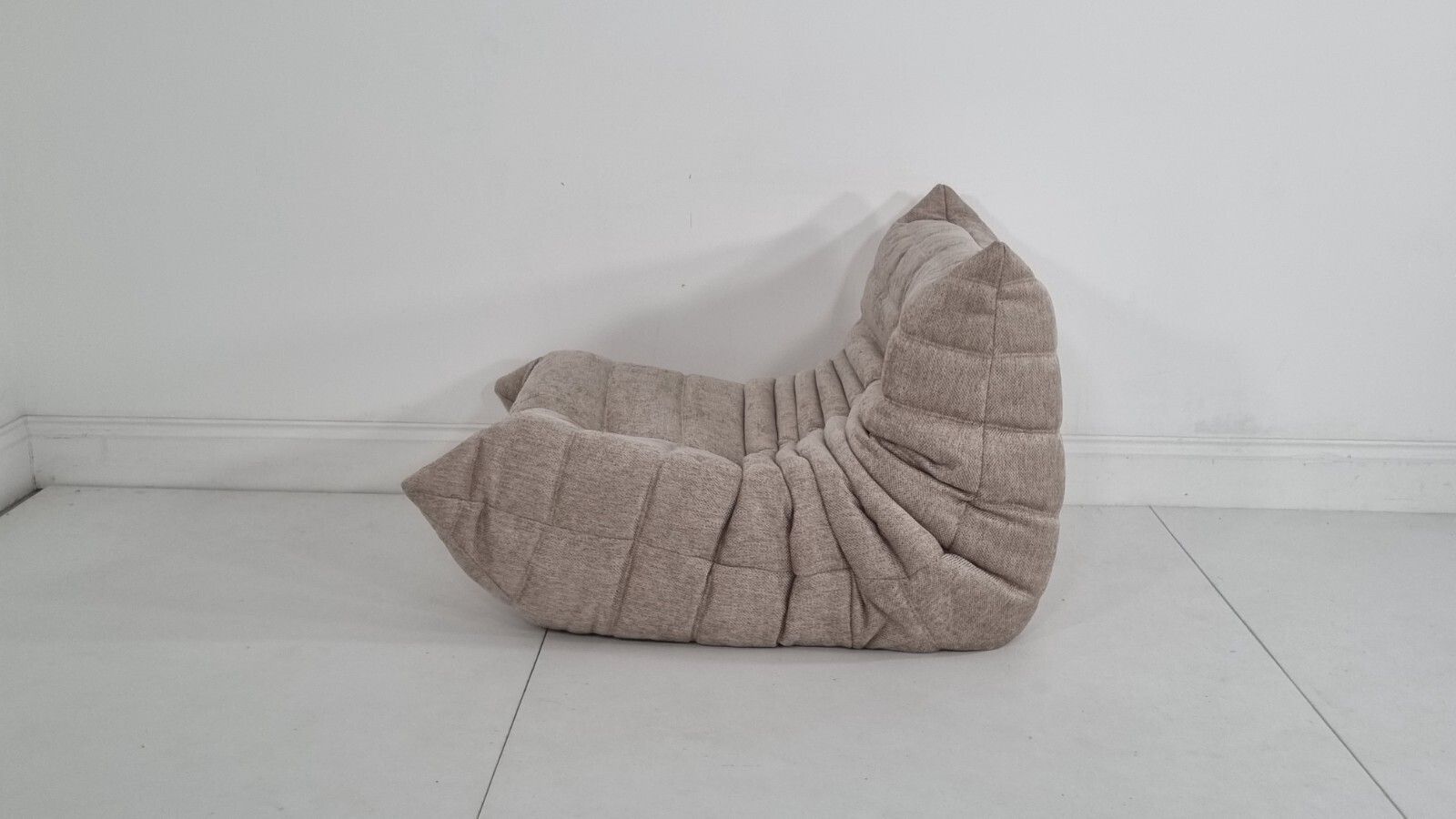 photo vinterior Ligne Roset Togo Chair In Cream/Honey Woven Fabric In Excellent Condition