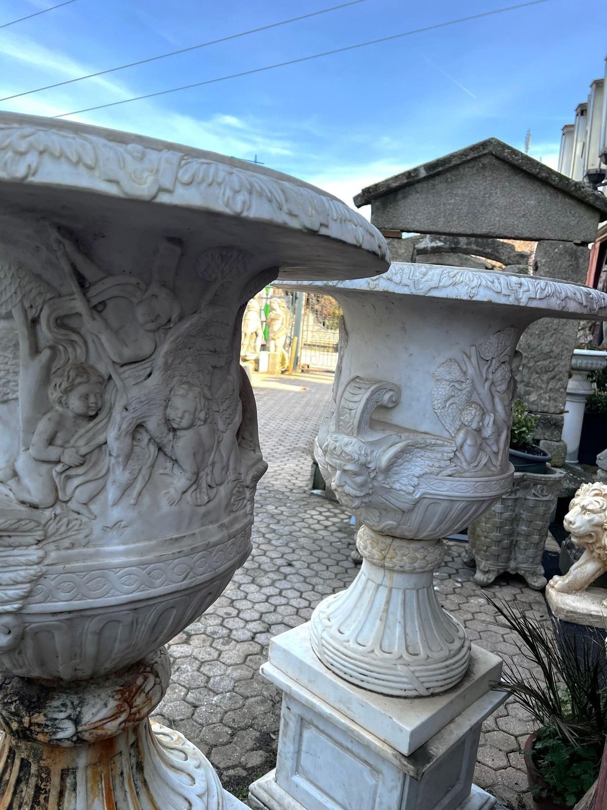 photo vintage Pair Of White Marble Bowl Vases With Base, Italy