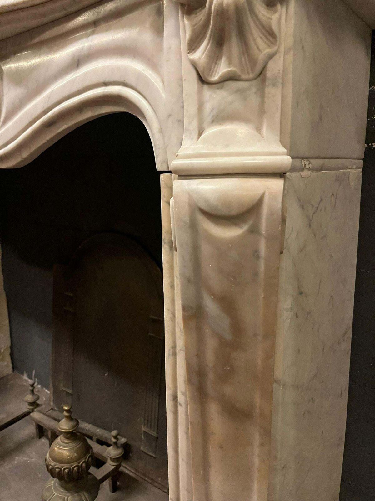 photo vinterior Fireplace Frame Made Of White Stained Marble Italy