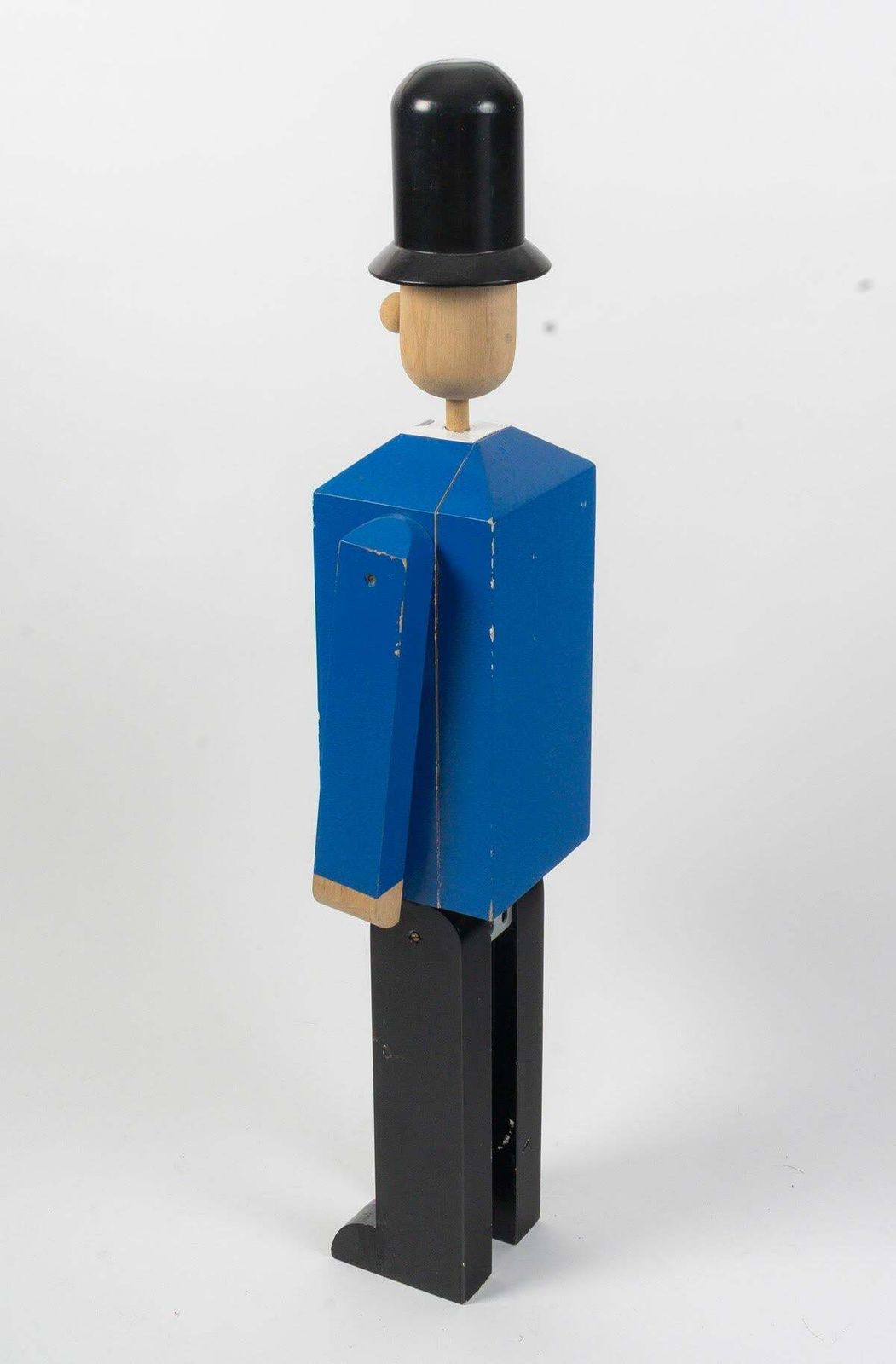 Painted Wood Sculpture Of A Bobby With Movable Feet, Arms And Head, 20th Century photo vinterior