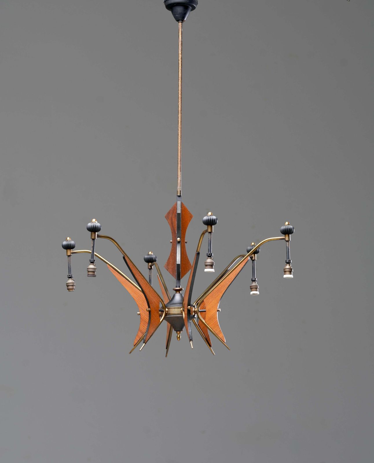 Italiaanse Kroonluchter Van Hout, Messing En Metaal, Ca. Jaren 1950 photo furniture