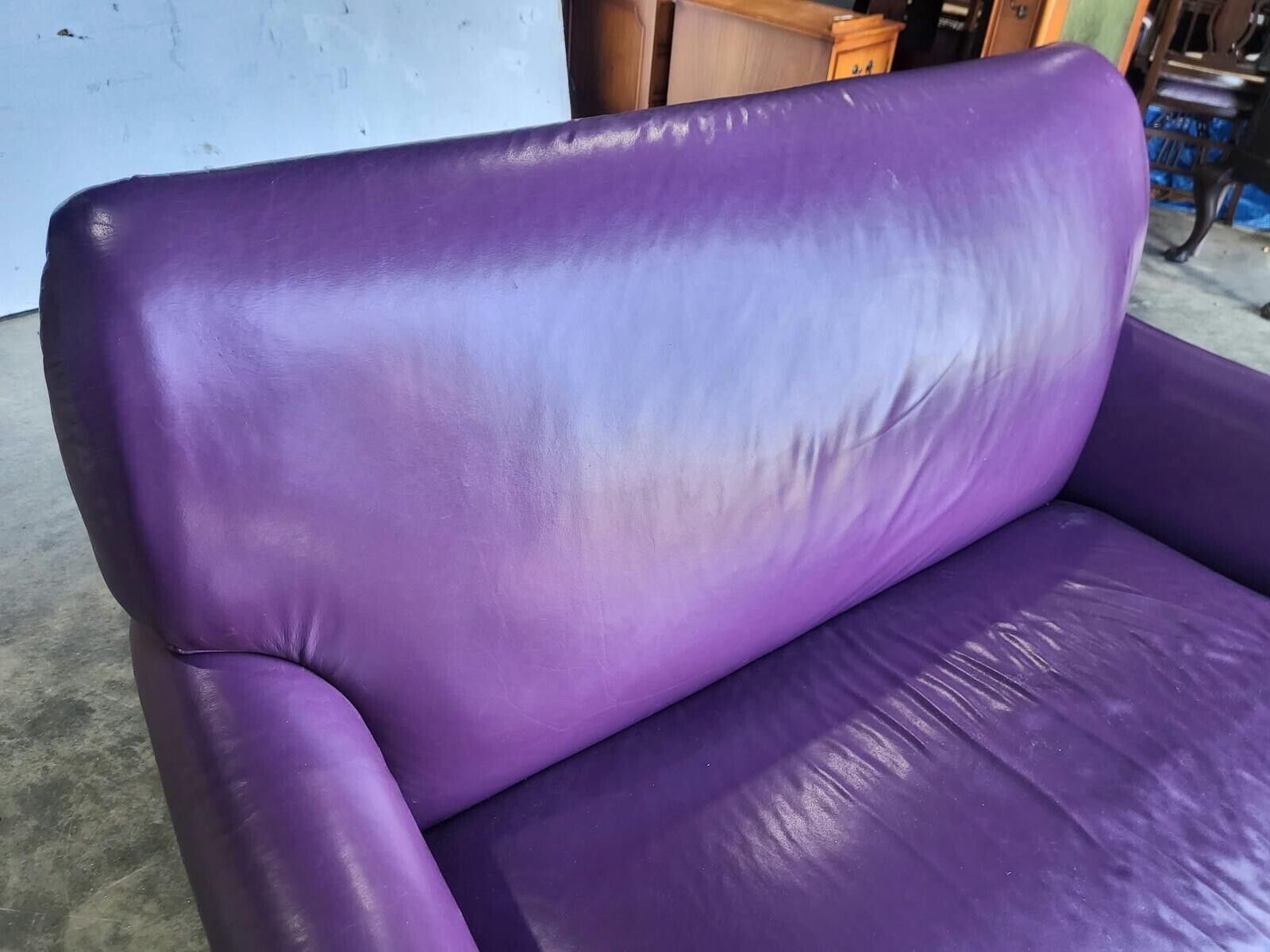 photo furniture Antique Repro Leather 2 Seat Sofa 2 X Armchairs Wood Legs