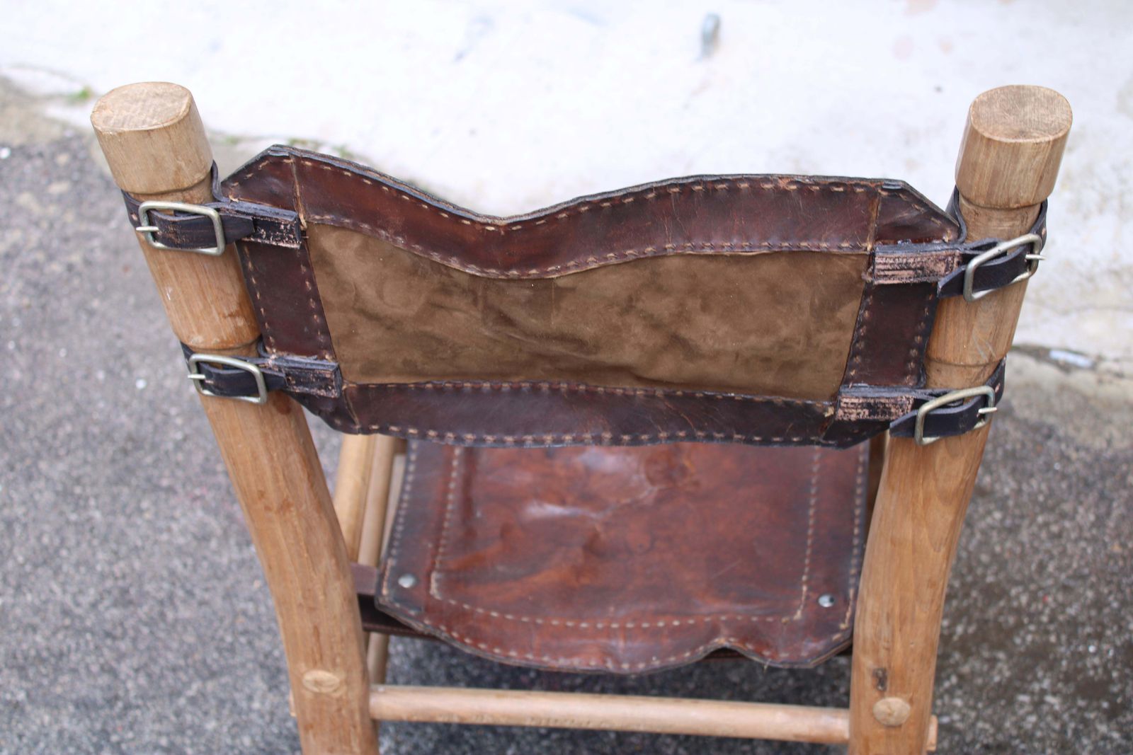 photo buy Pair Of Wooden And Leather Chairs Safary Italy 1960