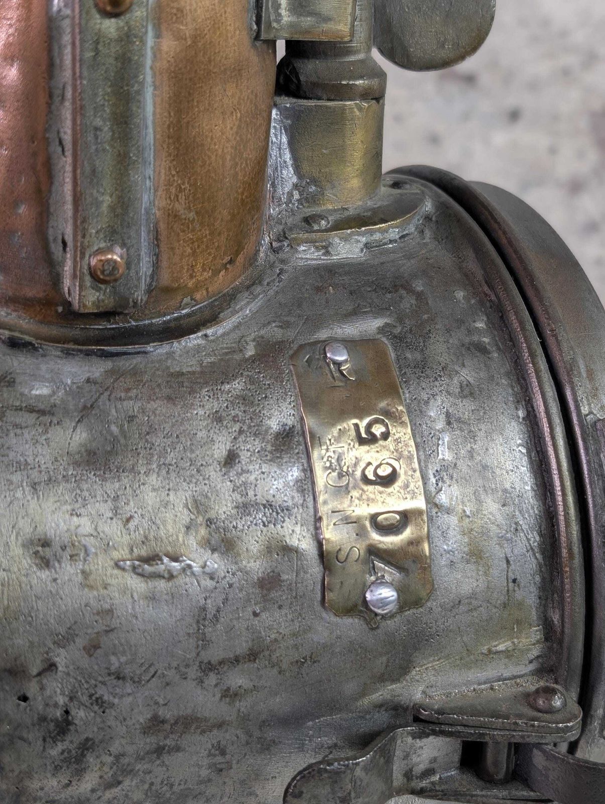 photo vintage Rare 1930s Sncf Railway Signal Lamp – Early French Train Lantern – Copper & Steel Industrial Light – Original Working Antique