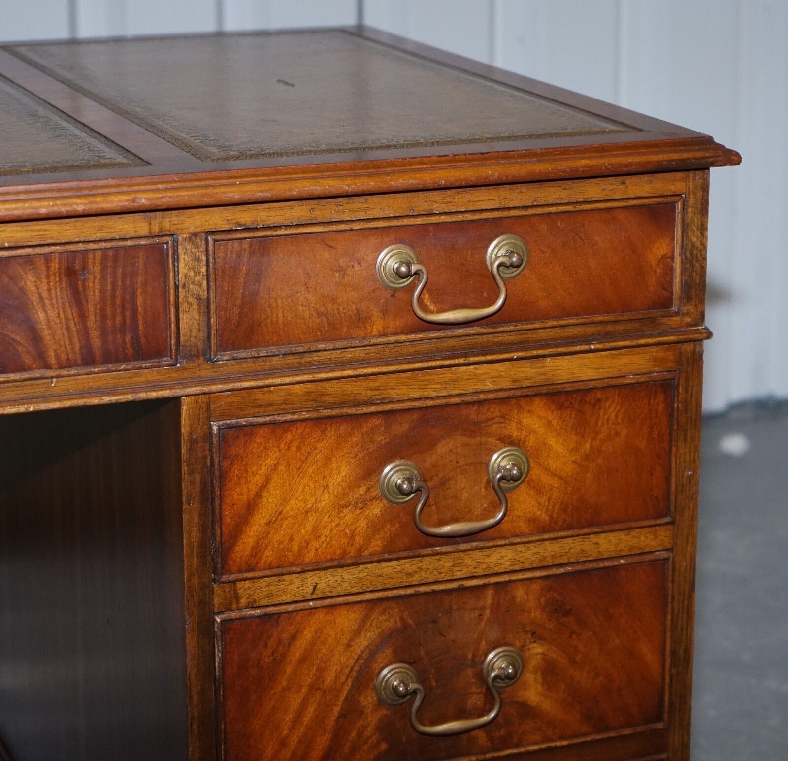 Lovely Bevan Funnell Vintage Pedestal Desk With Hunter Green Leather photo vinterior