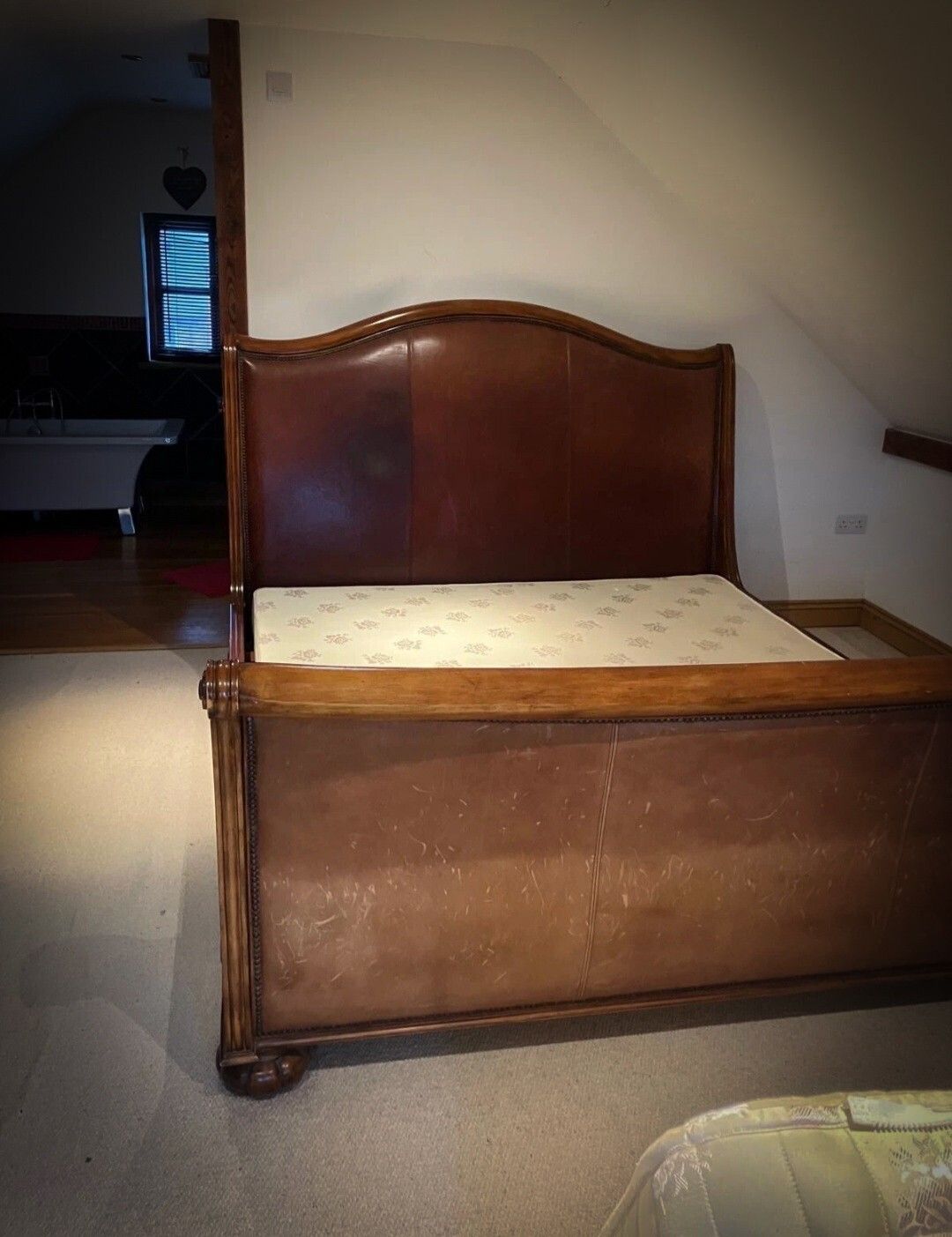 A Monumental Ralph Lauren Henredon Super King Palais Alfresco Leather Sleigh Bed. photo vinterior