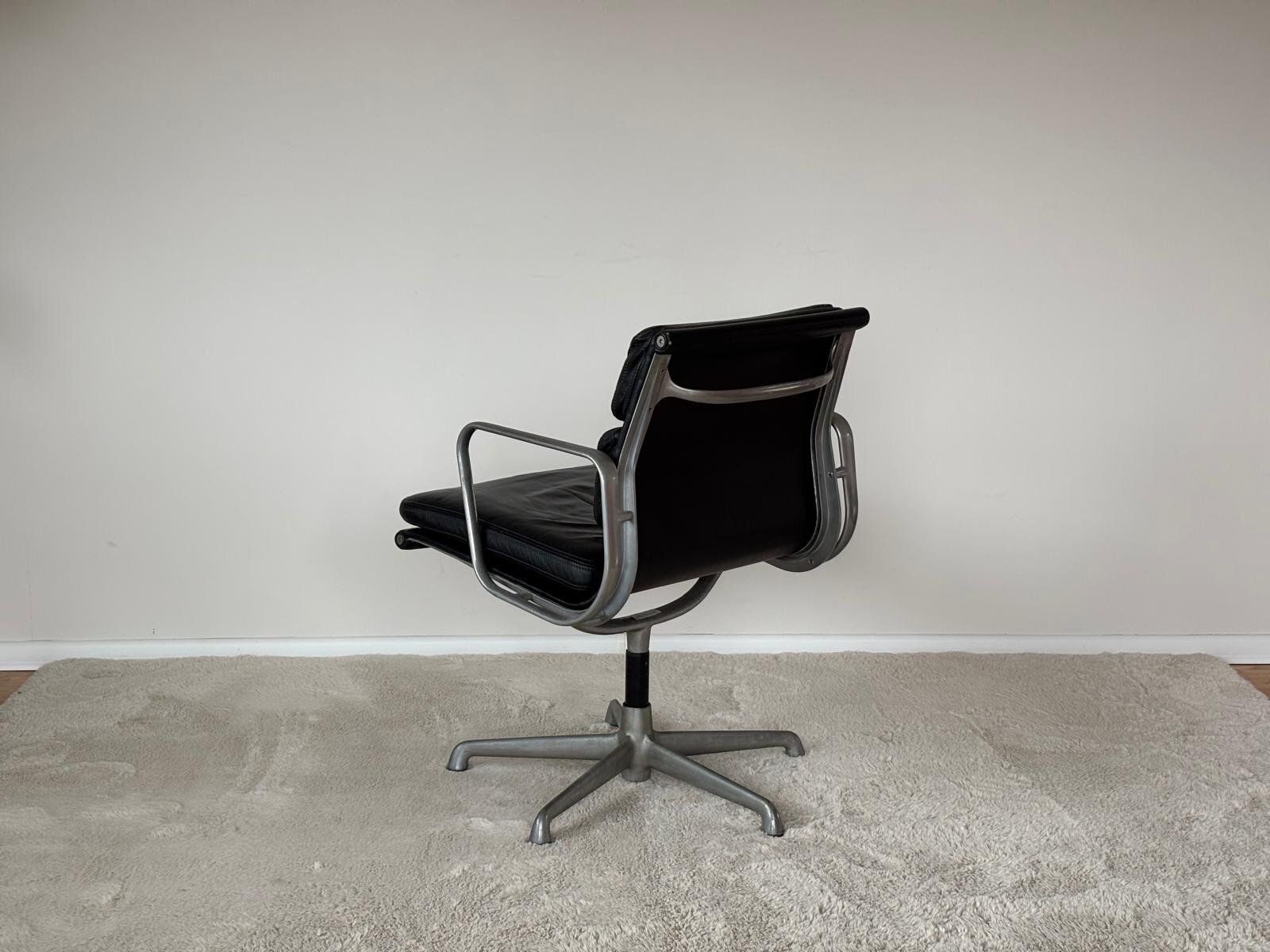 Ea208 Soft Pad Chair By Charles And Ray Eames For Icf De Padova, 1973 photo Furniture