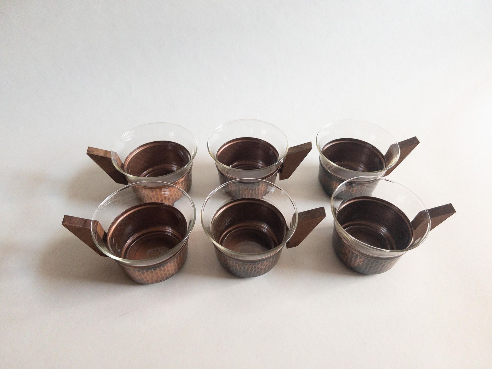 photo vintage Mid Century Copper & Teak Tea Set: Glass And Copper Cups With Tray