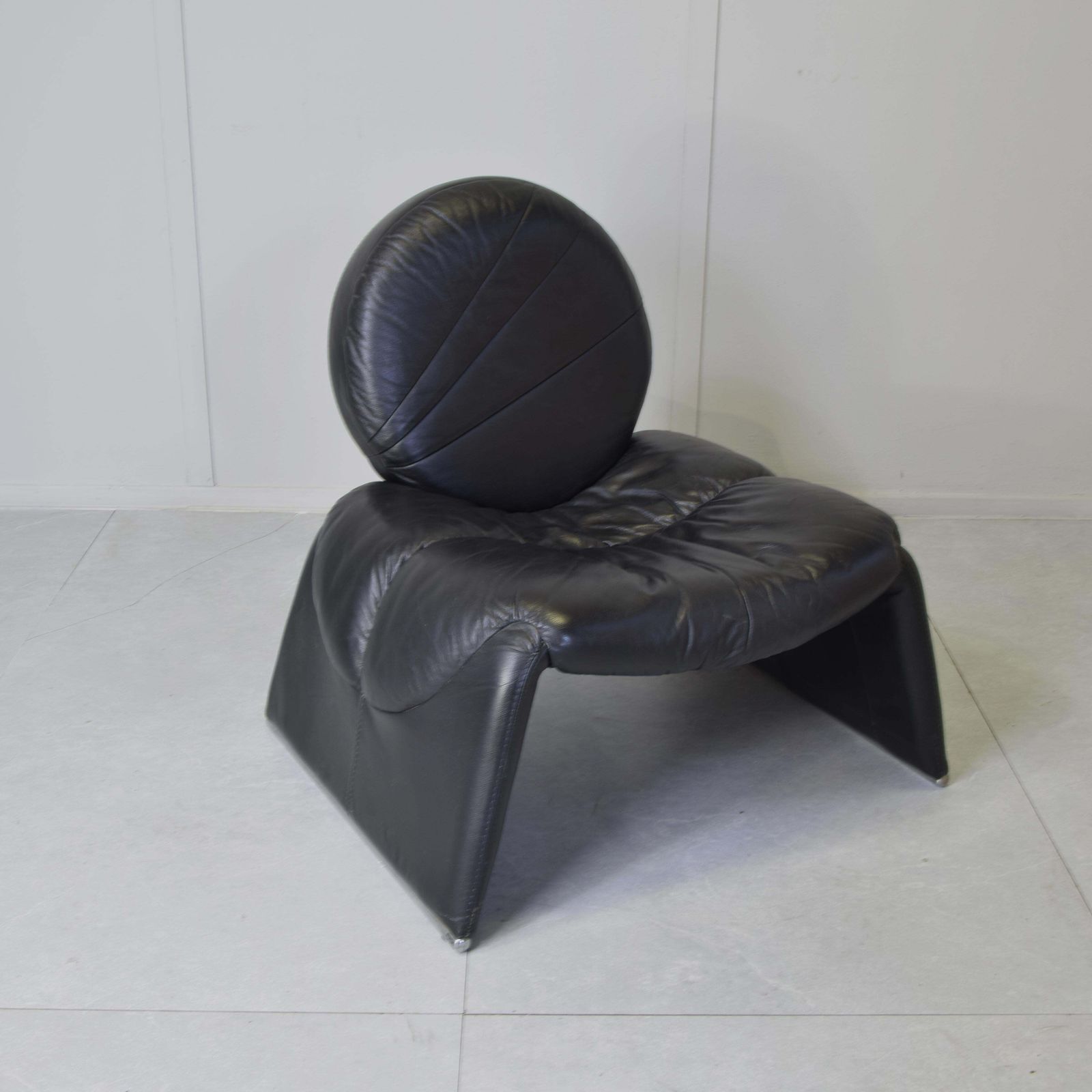 Vittorio Introini Armchair Calypso C35 1980s. photo for sale