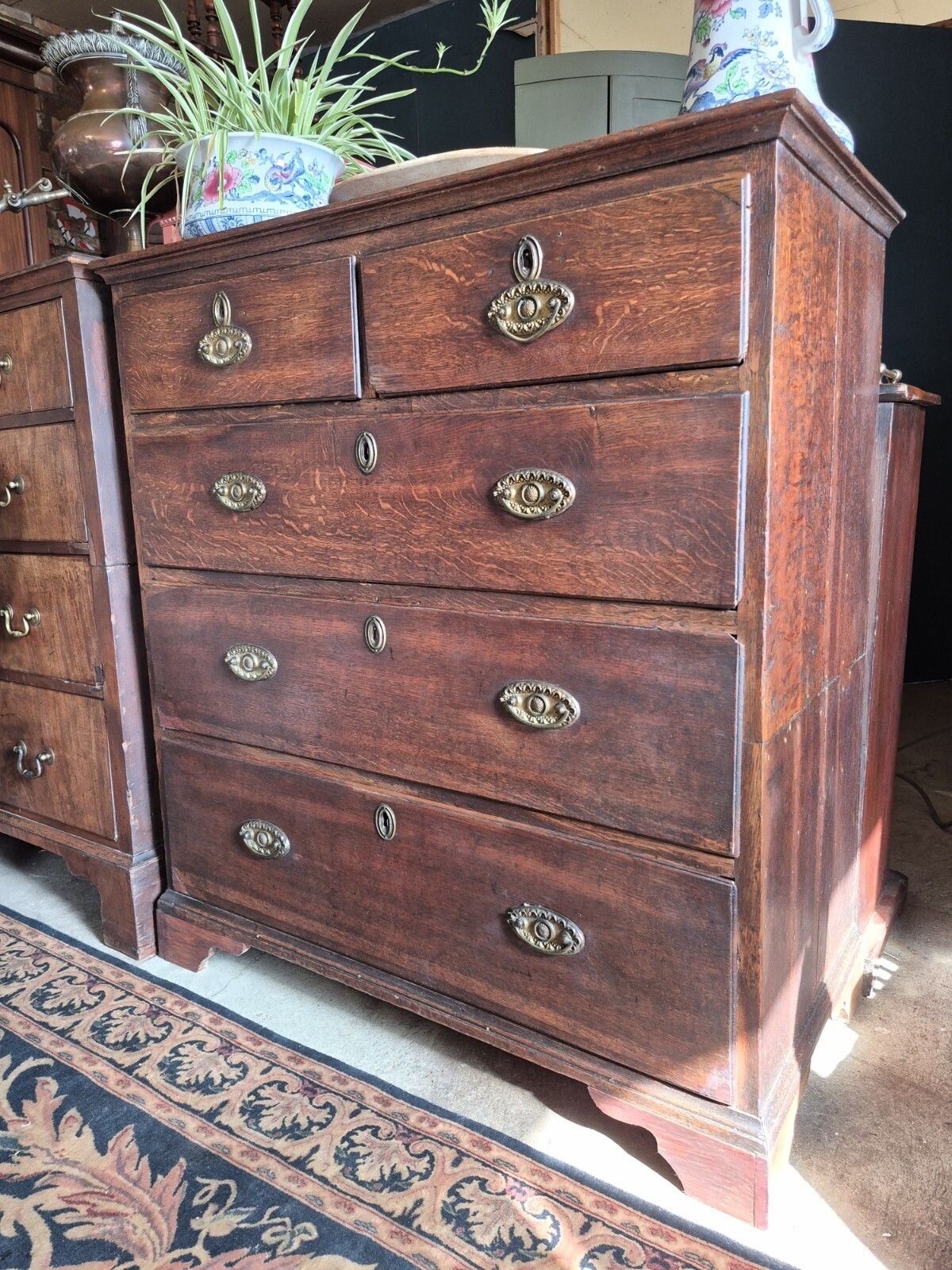 A Very Pretty Period Character 18th Century Oak Country House Chest Of Drawers