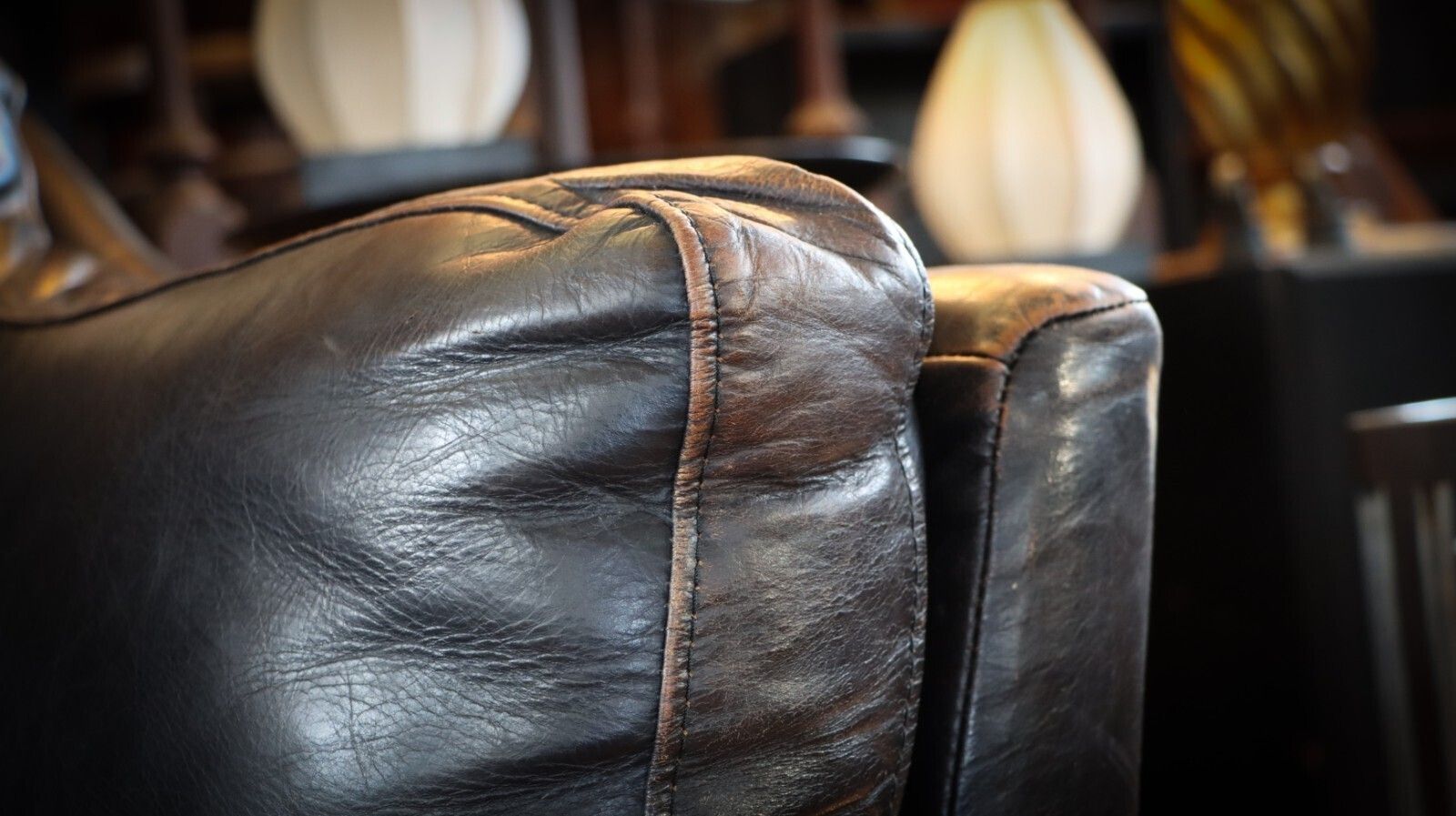 Stunning Timothy Oulton Halo Reggio 2 Seater Leather Sofa Destroyed Black photo vinterior