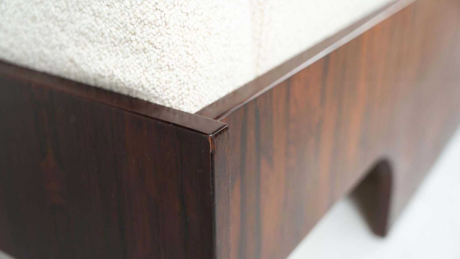 photo vinterior Mid Century Sofa Oriolo By Claudio Salocchi For Sormani Wood And White Fabric