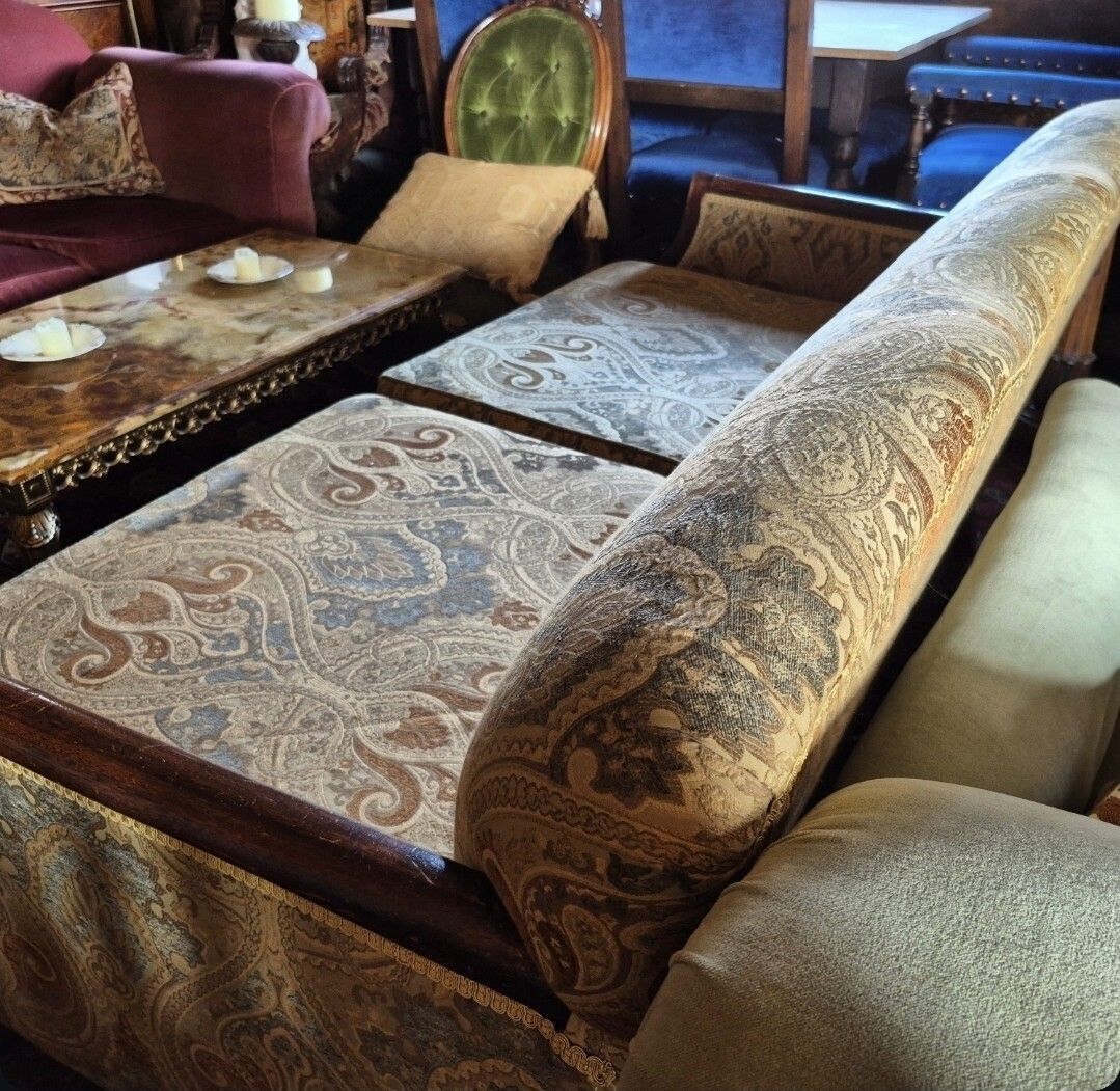 photo vintage A Fab Vintage 1930 Art Deco Sily Damask Blues & Greens Oak Frame Two Seater Sofa