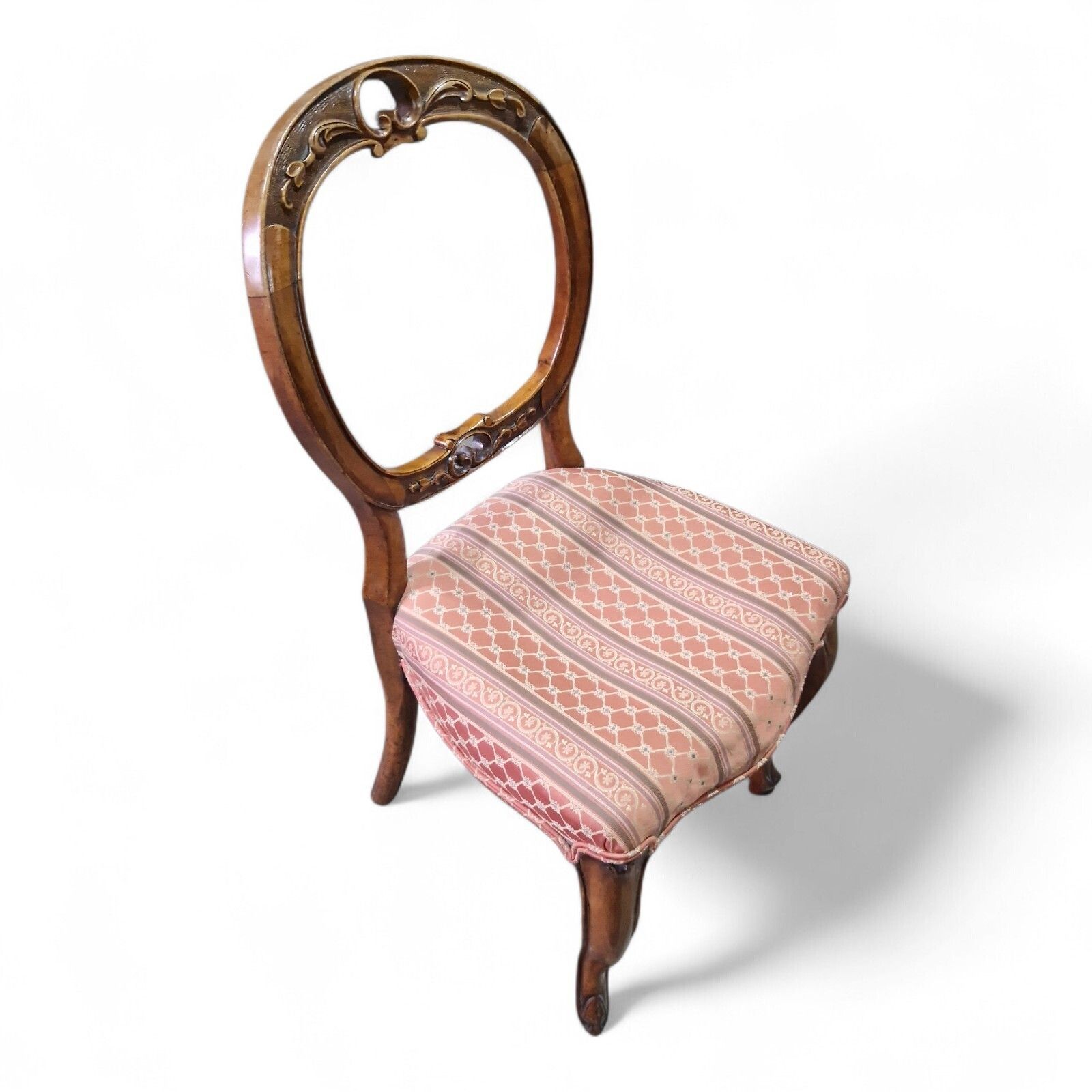 photo furniture Victorian Walnut Balloon Back Chairs Set 4 Cabriole Legs Antique Carved Seating