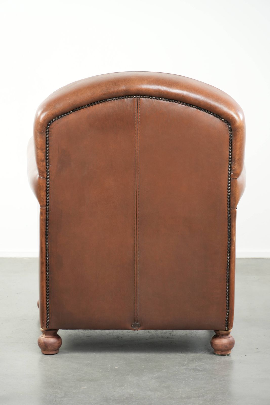 Statige Fauteuil In Goede Staat, Bekleed Met Schapenleer En Afgewerkt Met Siernagels. photo Meubels
