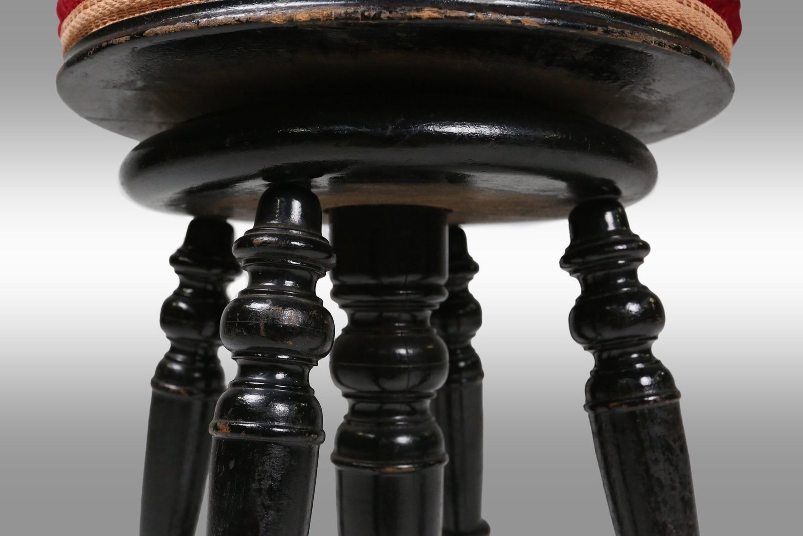 photo for sale Art Deco Piano Stool In Black Lacquered Wood With Red Velvet, 1920s